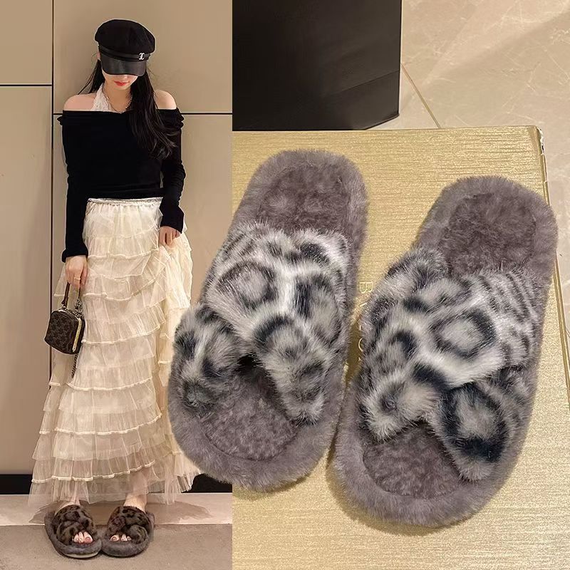 Leopard print cotton slippers for men and women, winter cartoon woolen slippers, warm, comfortable and anti-slip slippers for home use, women's winter fashion premium slippers Item Picture