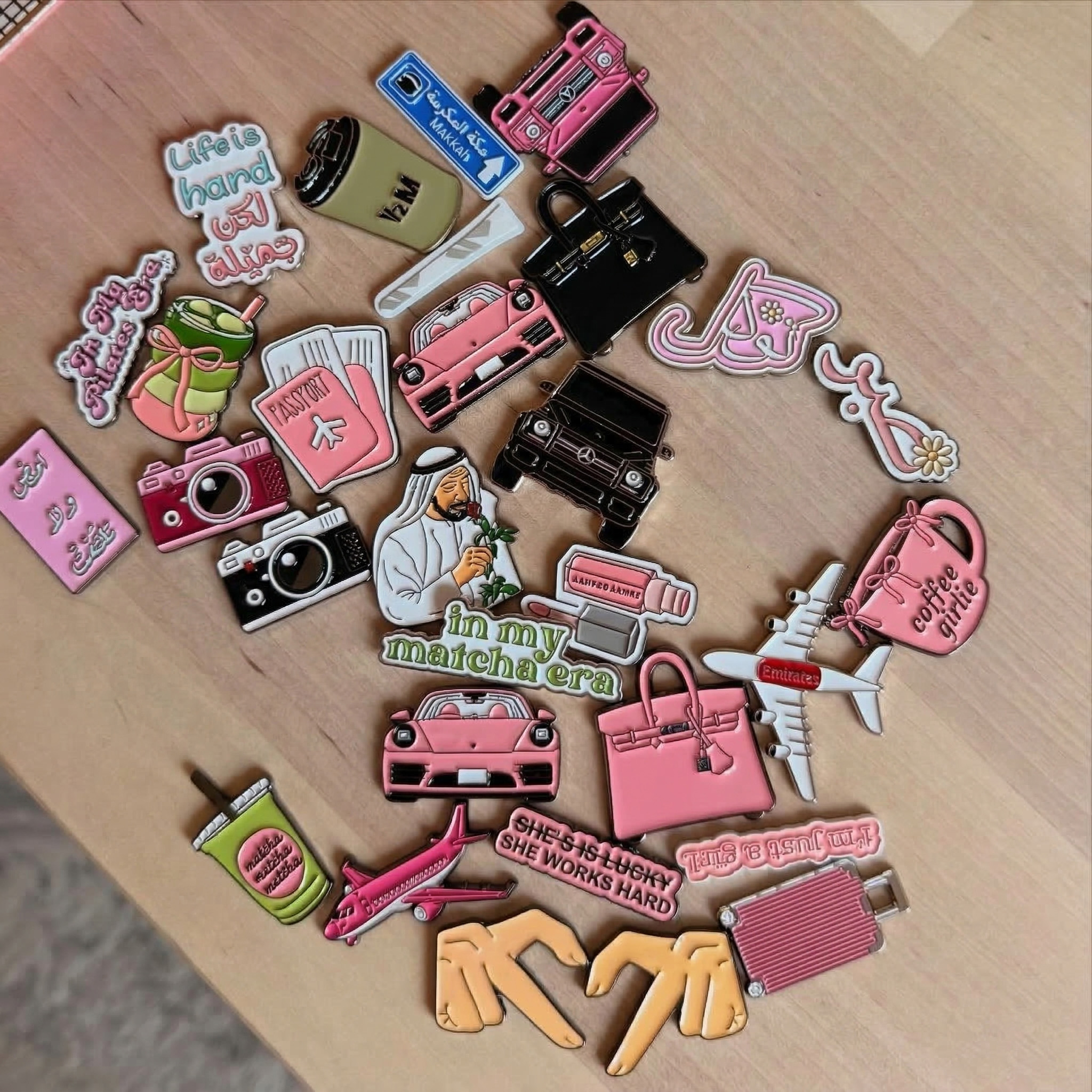 定制雕刻金属珐琅软珐琅创意手机贴纸，可定制颜色和时尚设计