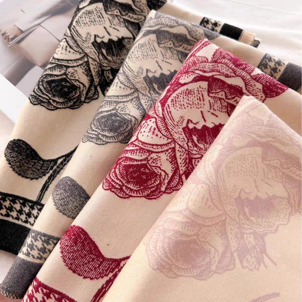 Wholesale of new high-speed jacquard checkered border flower cross-border scarves, e-commerce live streaming supply chain Application Scenario