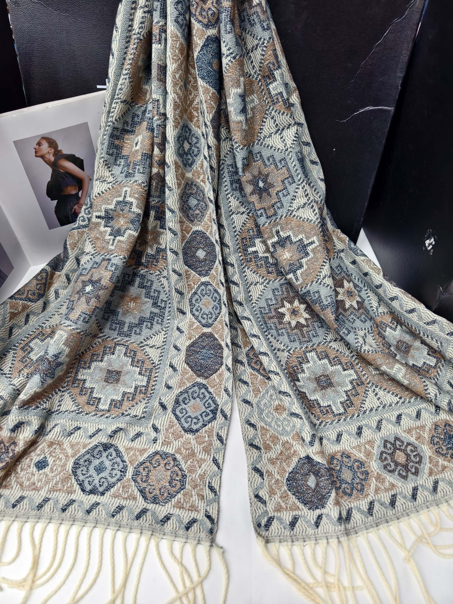 Export export scarf wholesale e-commerce live streaming New retro jacquard series Octopus Geometry supply chain supply