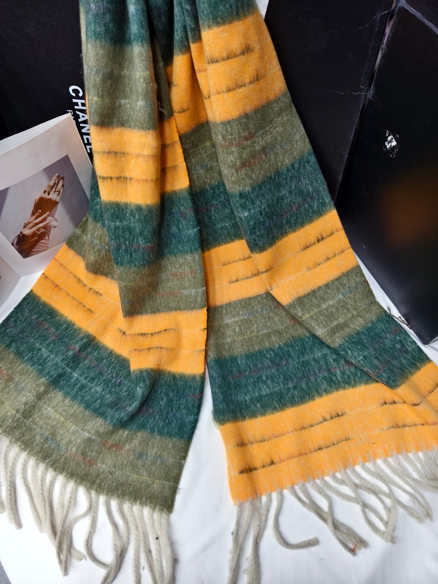 Cross-border wholesale of scarves, e-commerce live streaming supply chain, new velvet segment dyed horizontal stripes Application Scenario