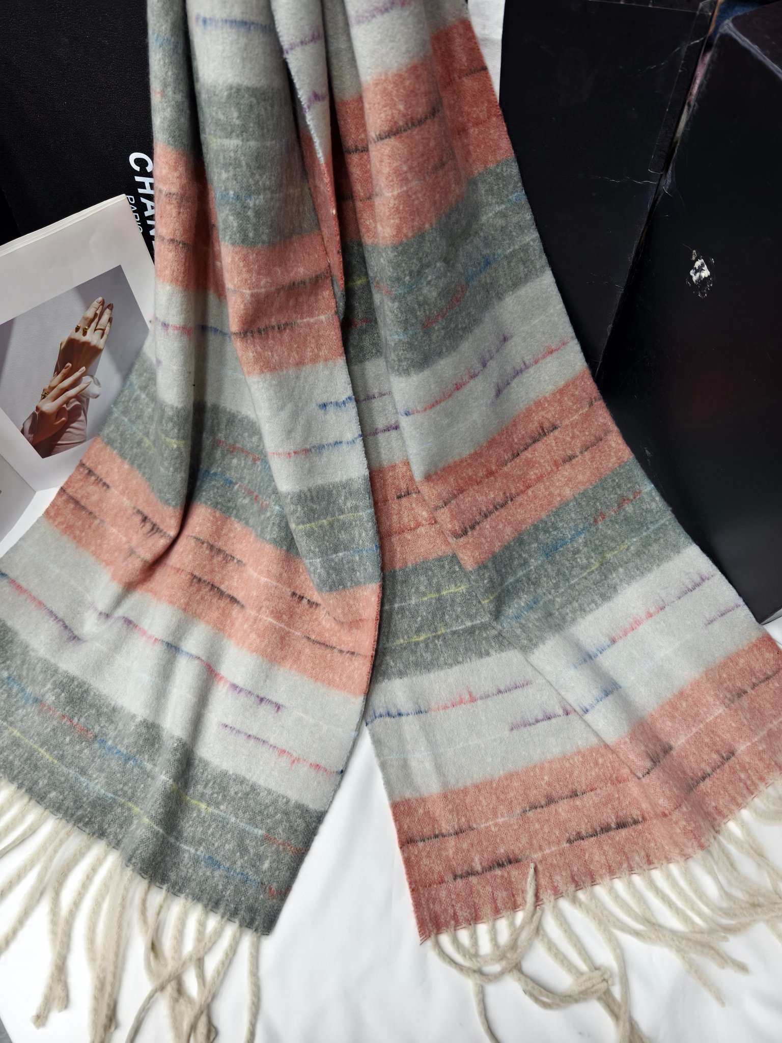 Cross-border wholesale of scarves, e-commerce live streaming supply chain, new velvet segment dyed horizontal stripes
