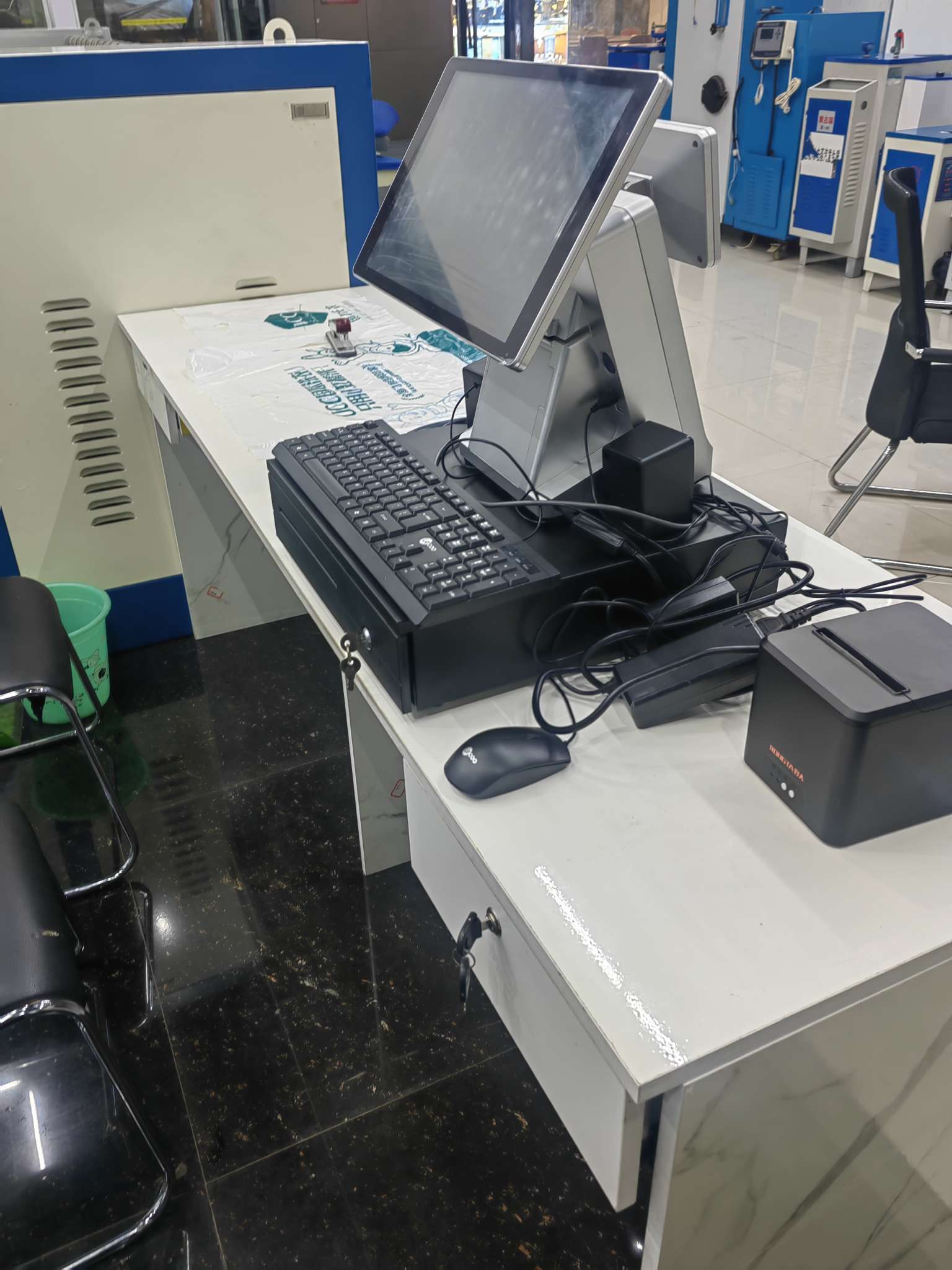 UCC国际洗衣石油干洗机水洗机烘干机收银系统熨烫设备蒸汽机衣服消毒柜洗鞋机烘鞋机擦鞋机洗衣机床单熨平机锅炉洗衣店加盟详情图3