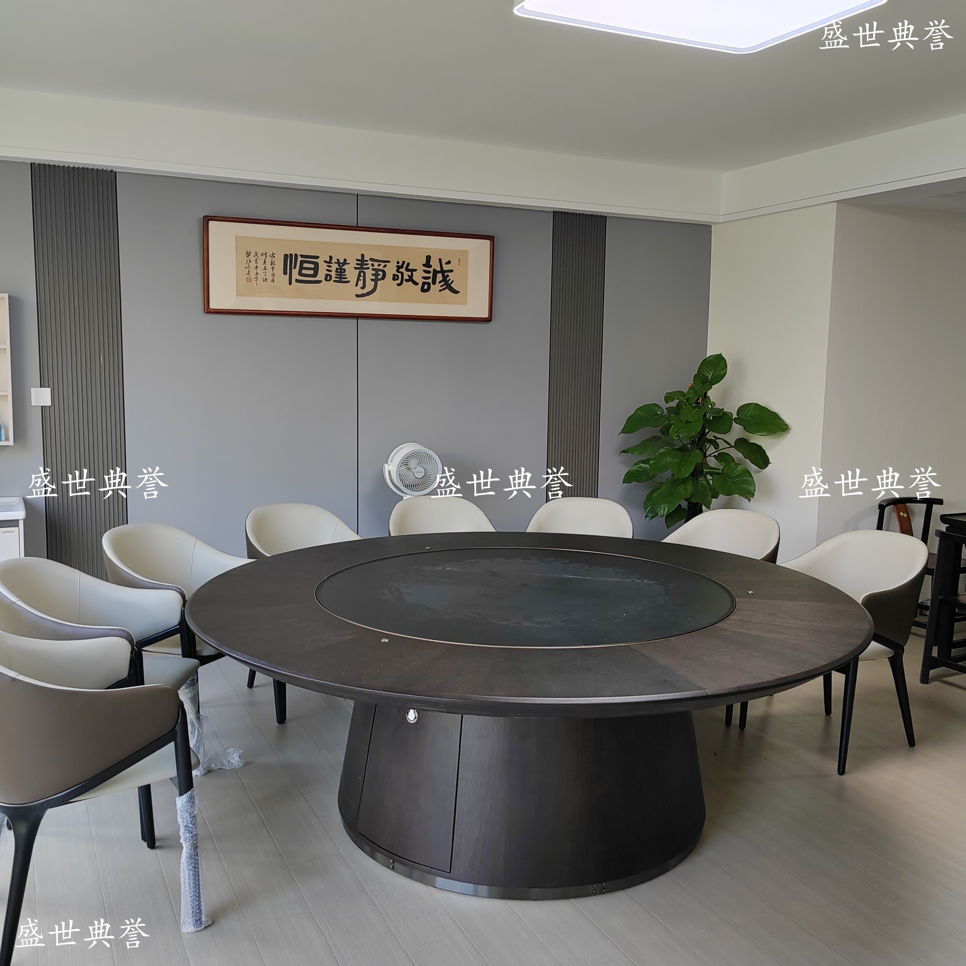 南通国际酒店电动餐桌椅宴会中心包厢实木电动桌会所内嵌转盘圆桌