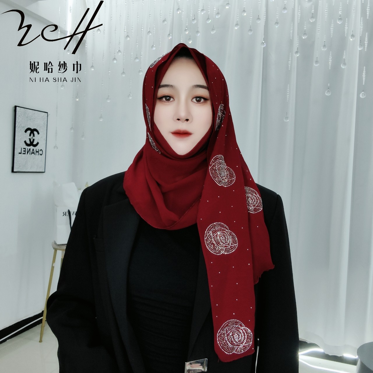 Niha Scarf Factory Directly Supplies Rose-Patterned Diamond Chiffon Patchwork Scarves Application Scenario