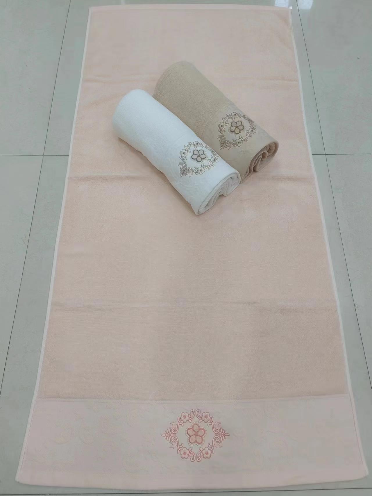 تُباع المناديل المطرَّزة للبشرة الناعمة والمطرَّزة Specification image