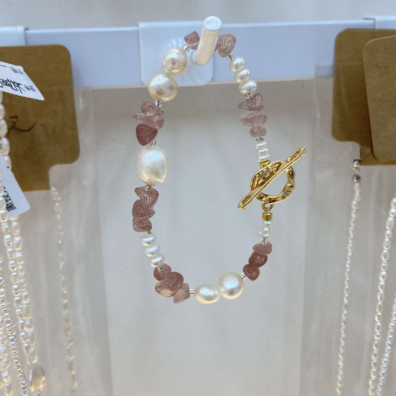 草莓晶巴洛克珍珠手链小众设计感轻奢春夏活力感OT
扣产品图