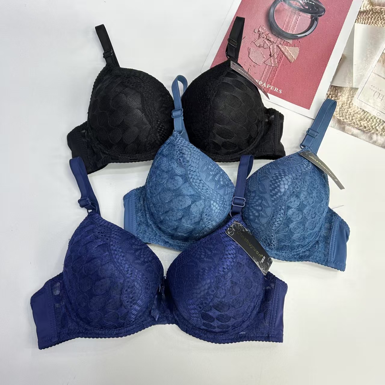 JZY-1722# women's underwear and bras are exported to the Middle East and South America. They are large-sized thickened bras with lace embroidery and steel rims. They are sexy and interesting bras for women. QNI Application Scenario
