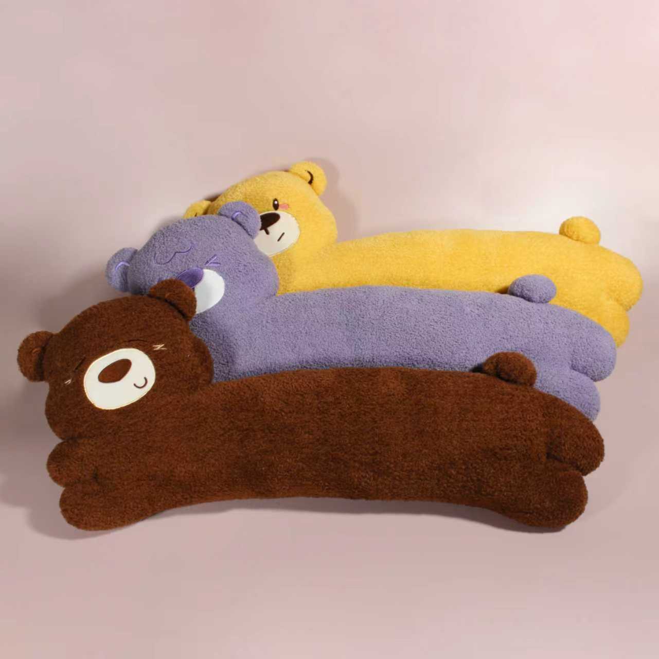 温馨温暖系列三只萌熊叠睡抱枕靠枕，色彩缤纷，治愈系毛绒玩具引热议。
