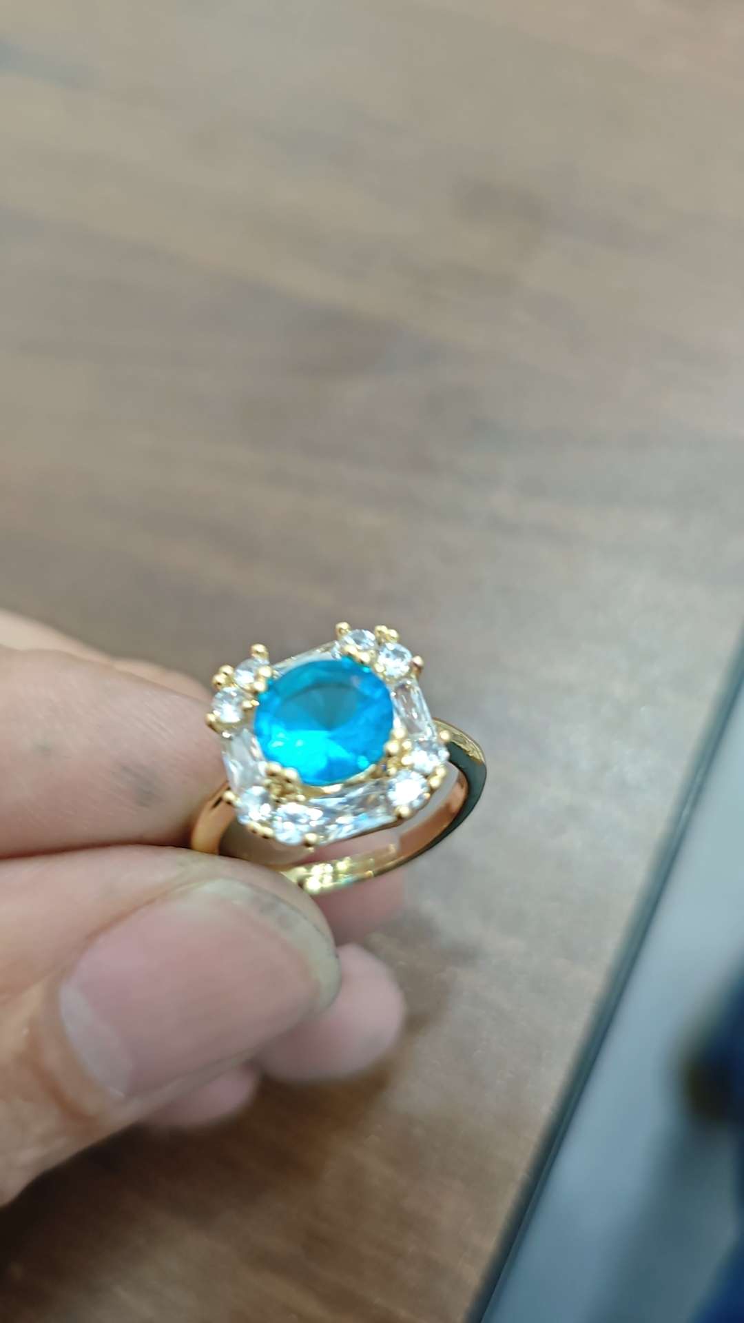 宝石蓝戒指