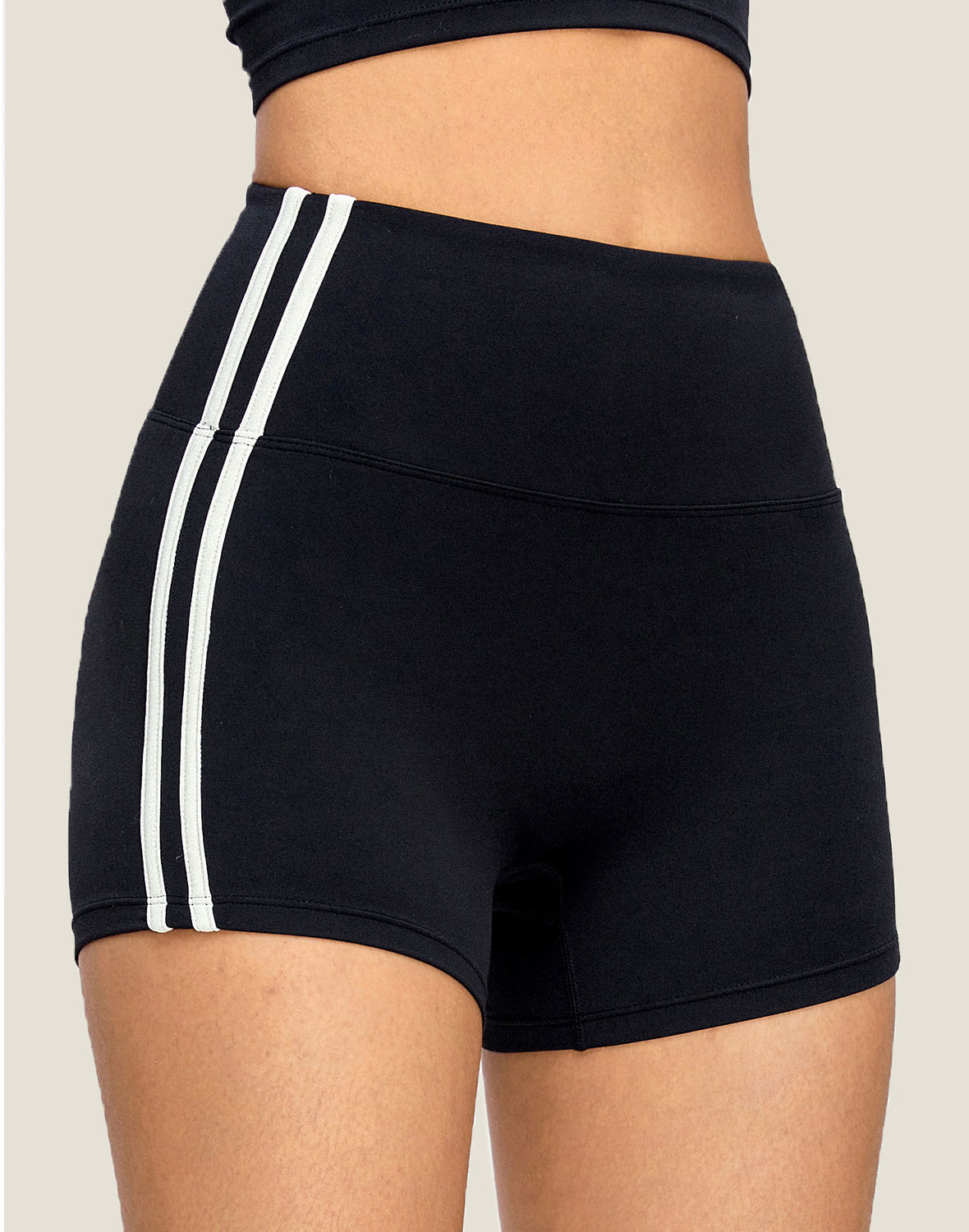 Cross-border summer new yoga shorts, tight hip-lifting hot pants, quick-drying fitness shorts, outerwear running sports shorts for women Application Scenario