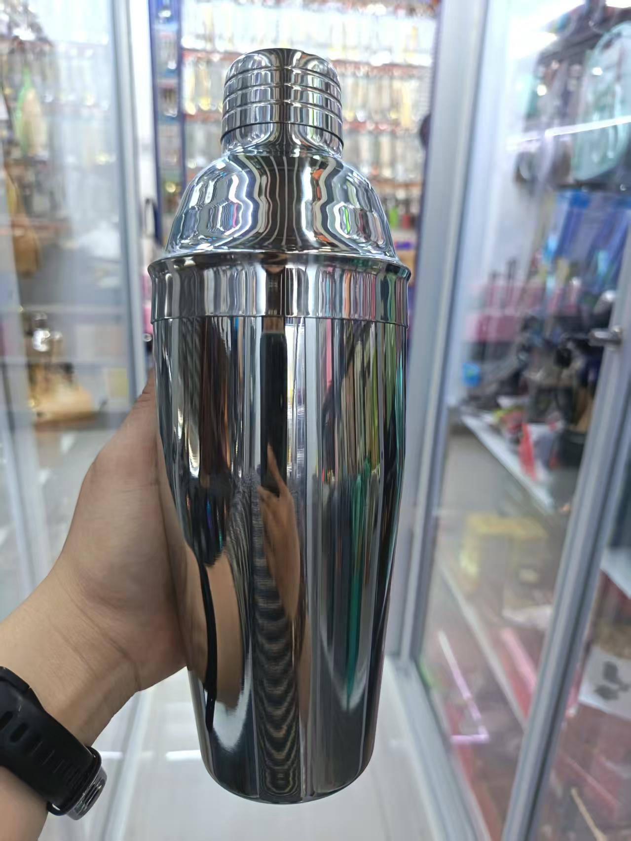 Russian pure titanium wine pot, 1kg silver pot, metal cocktail shaker, red wine bottle, decanter, wine gift box set Application Scenario