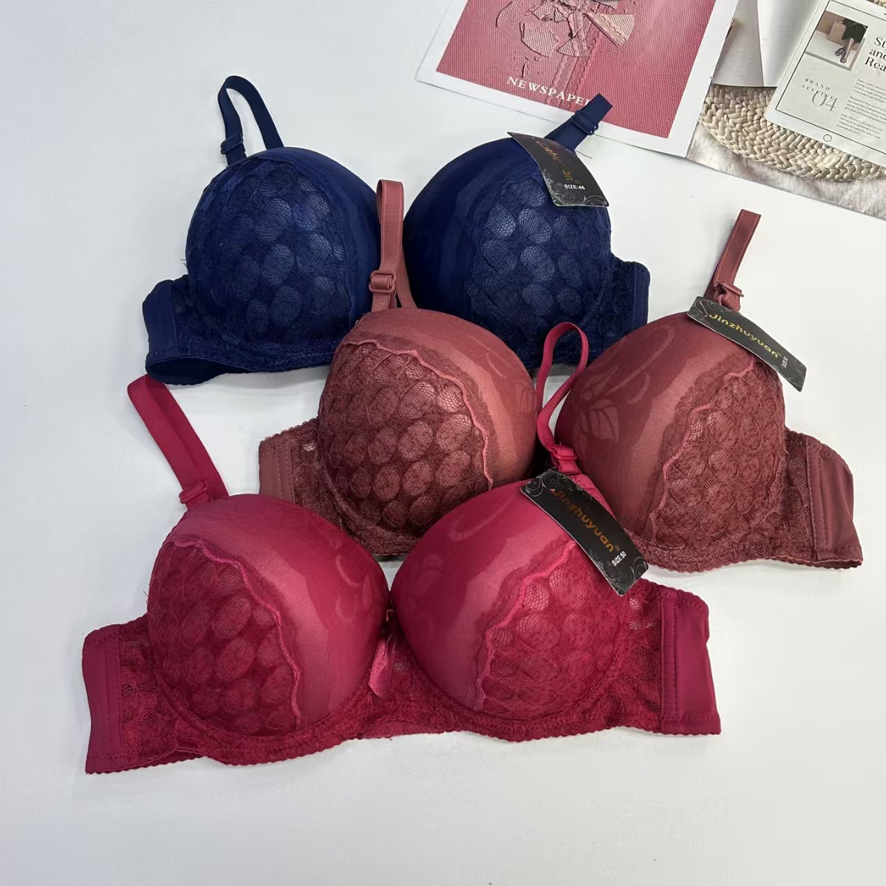 JZY-1602# Women's bras are exported to the Middle East and Africa. They are large-sized thickened bras with lace embroidery, bows and steel rims. They are sexy and interesting bras. QNI Application Scenario