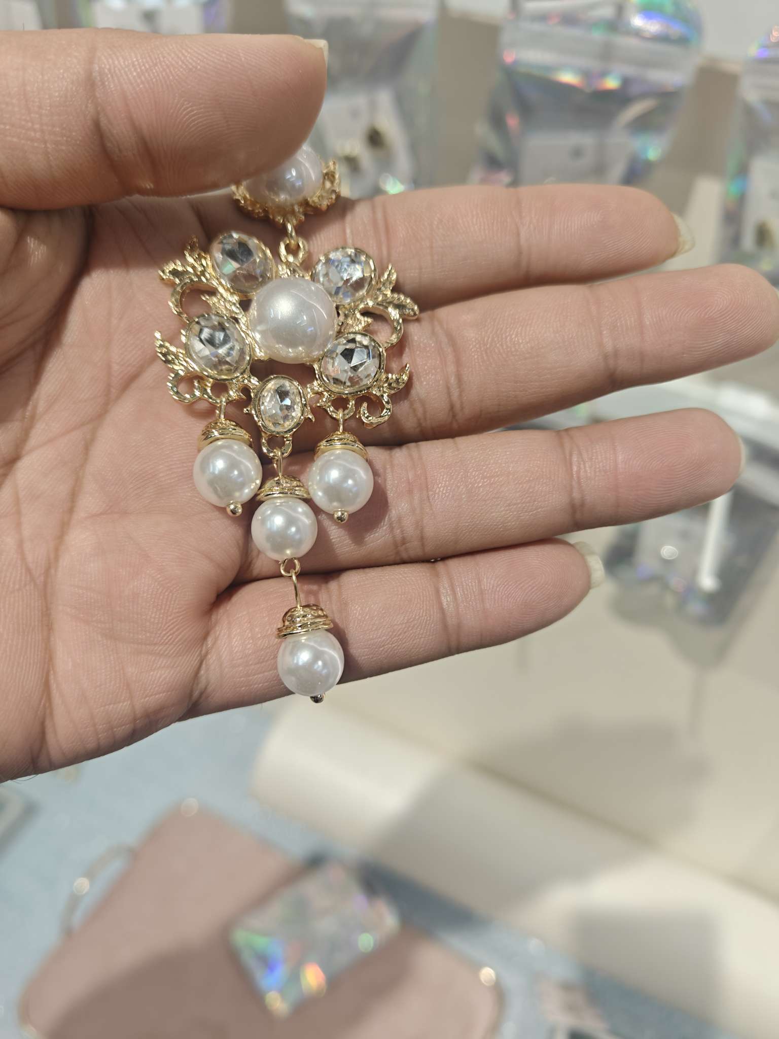 饰品
中古风vintage巴洛克珍珠耳钉夸张珍珠耳环高级轻奢长款耳饰细节图