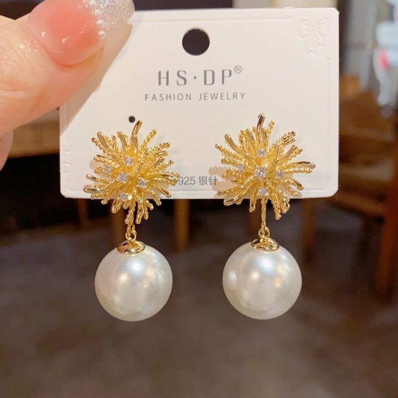 Light luxury, retro, high-end metal firework pearl earrings, individual style, fashionable and versatile, exaggerated silver needle earrings wholesale detail image 1