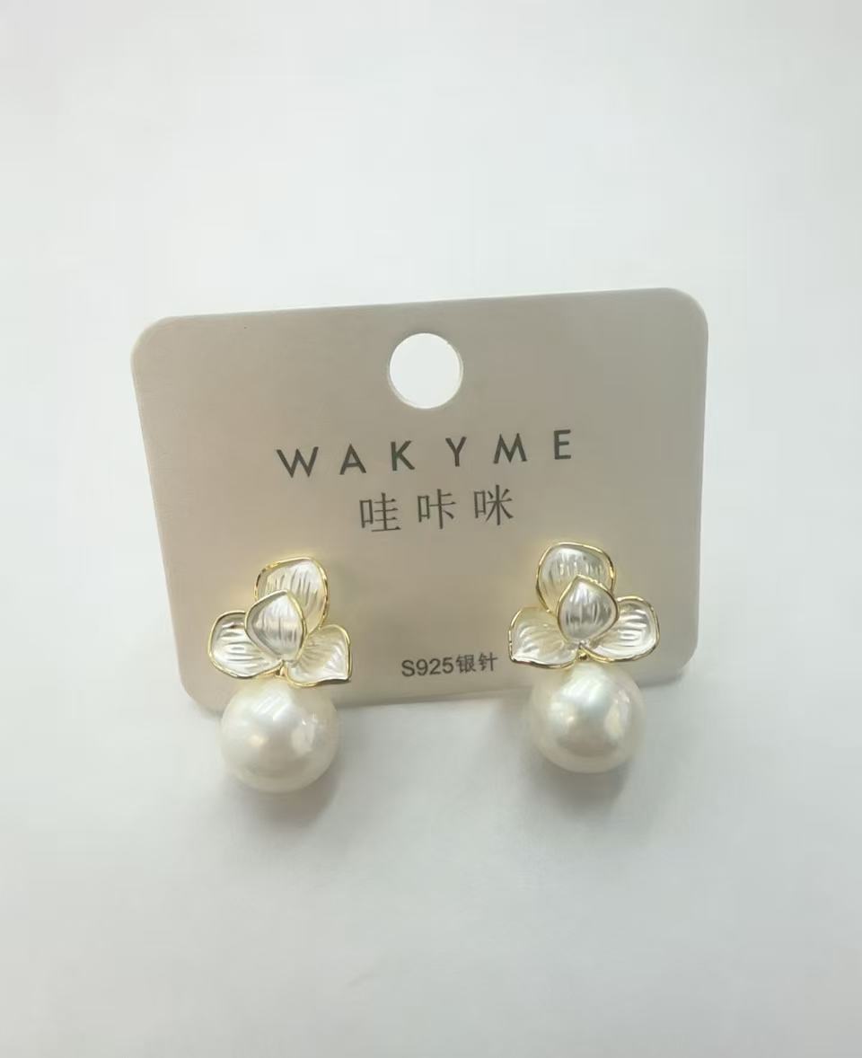 哇咔咪轻奢金边贝母花瓣珍珠耳环 S925银针防过敏