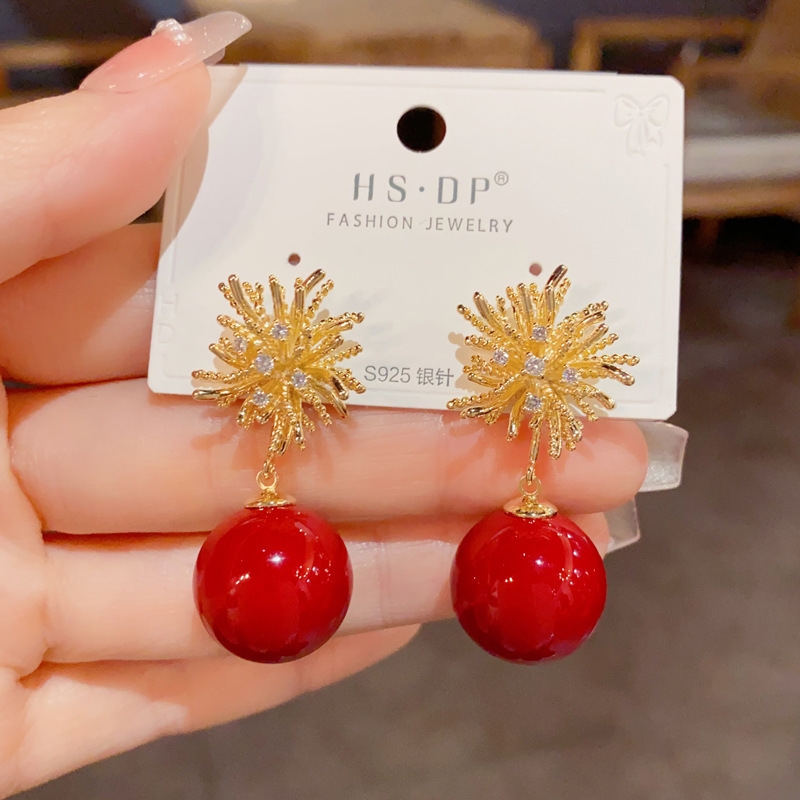 Light luxury, retro, high-end metal firework pearl earrings, individual style, fashionable and versatile, exaggerated silver needle earrings wholesale Application Scenario