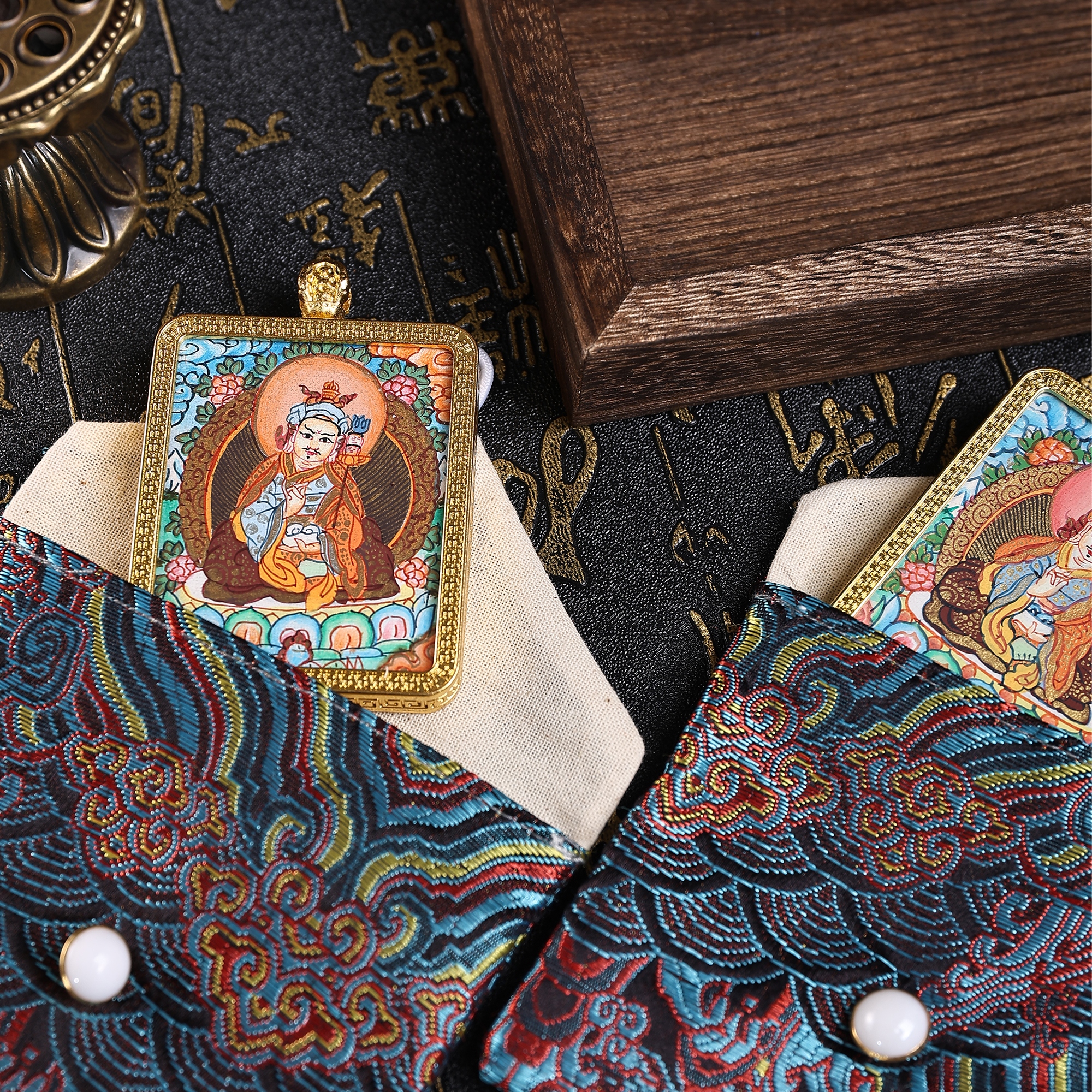 唐卡/金卡/财神/铜雕佛像/藏式饰品白底实物图