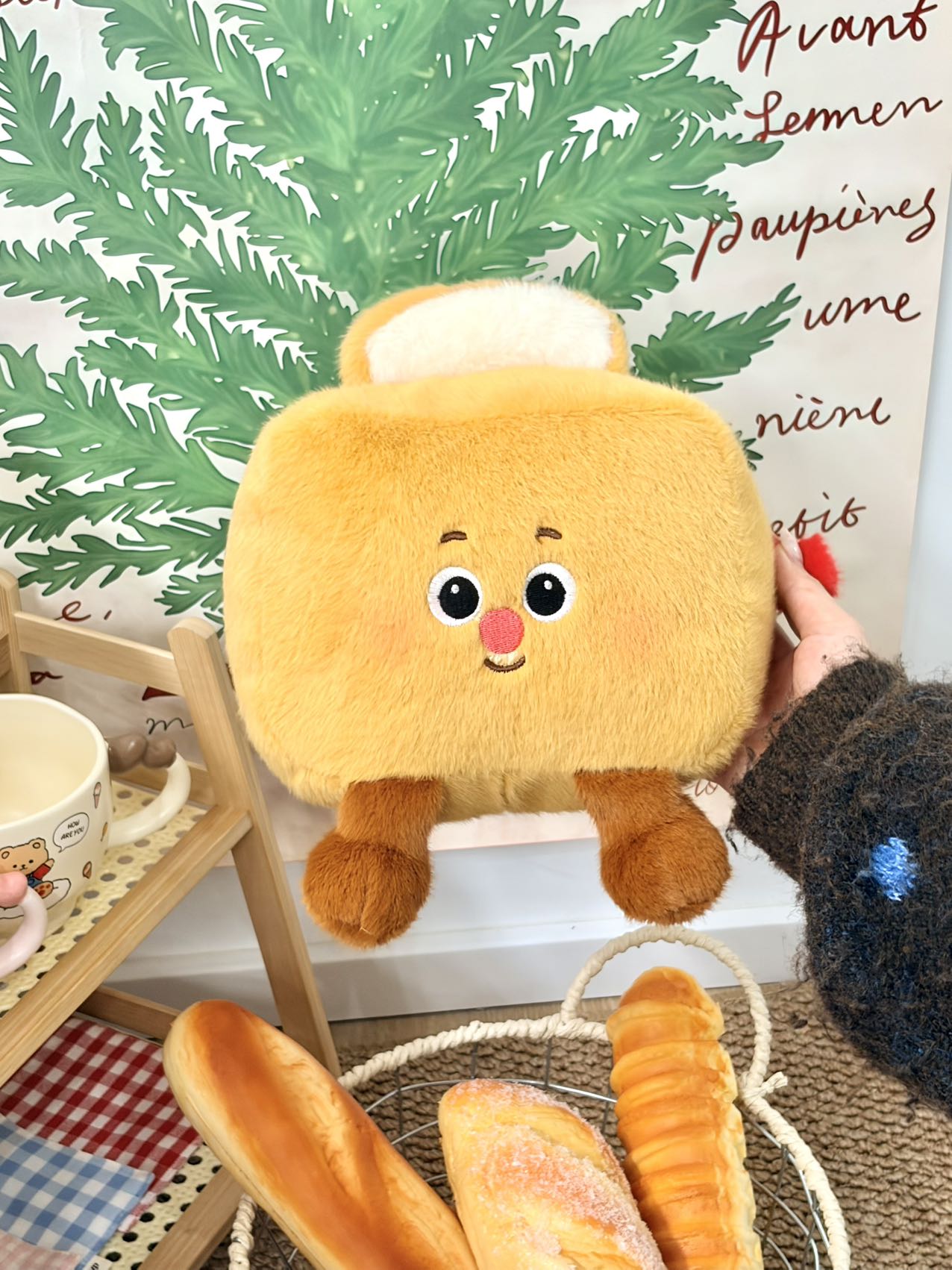 The energetic toast is so cute! Its round and chubby face feels soft and fufu when pinched, which is super stress-relieving. It's a plush toy for educational development Item Picture