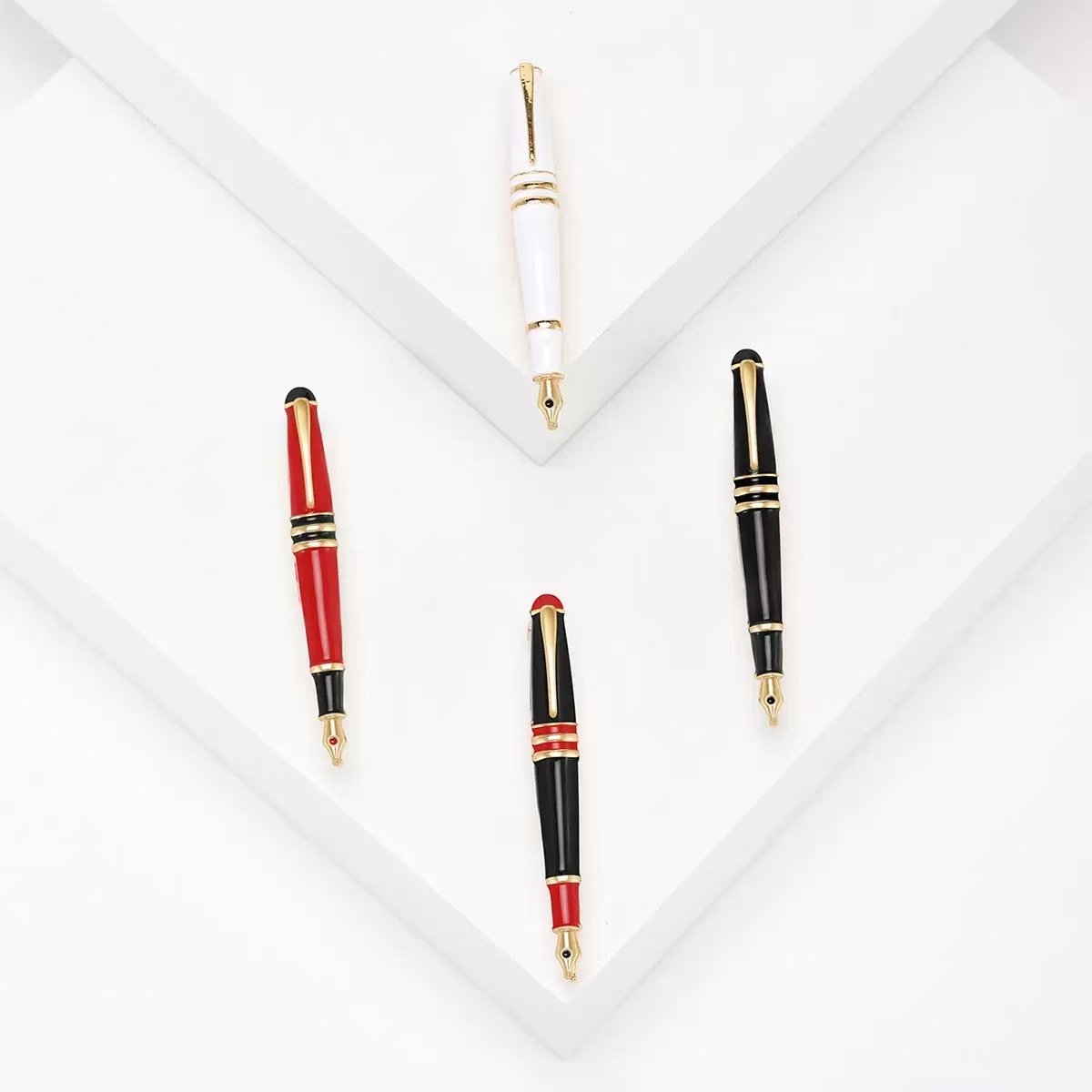 厂家批发新款个性时尚合金滴油钢笔造型胸针创意文具别针饰品礼物 