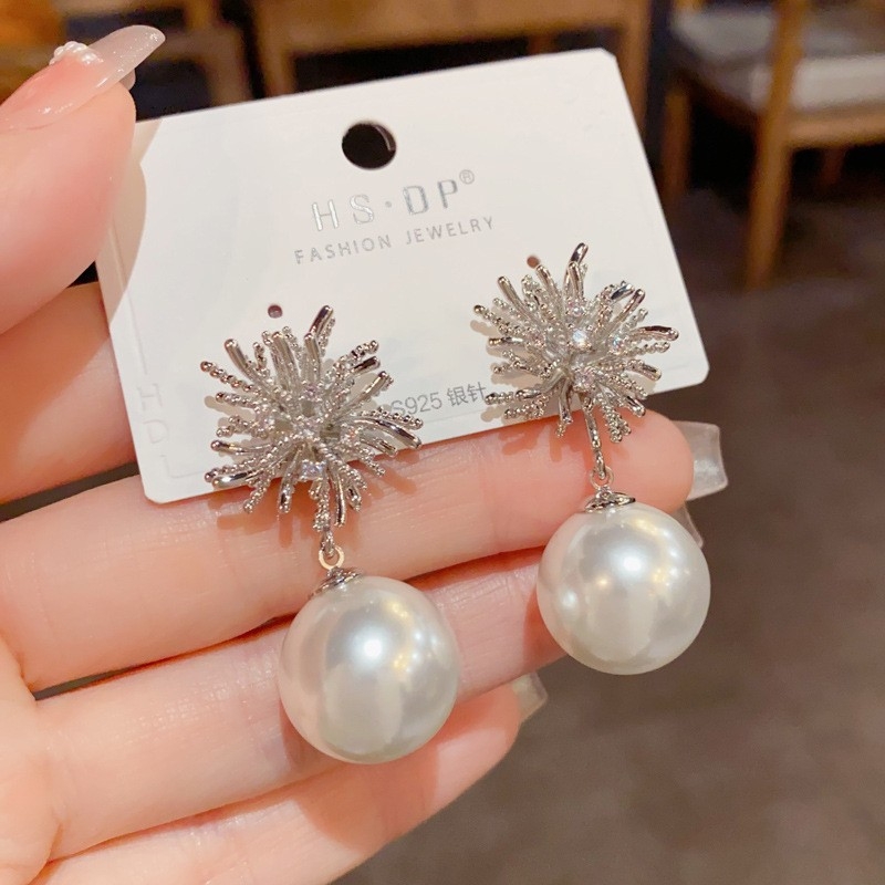 Light luxury, retro, high-end metal firework pearl earrings, individual style, fashionable and versatile, exaggerated silver needle earrings wholesale details Picture