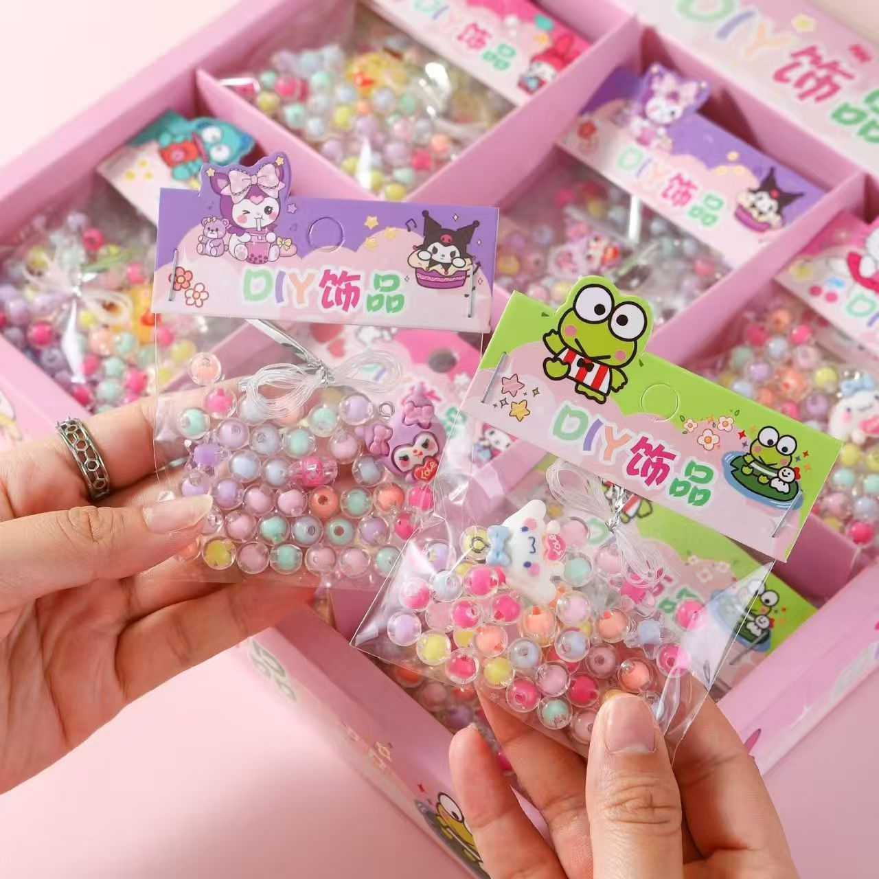 DIY串珠饰品套装
这是一款面向儿童的手工串珠DIY饰品套装细节图