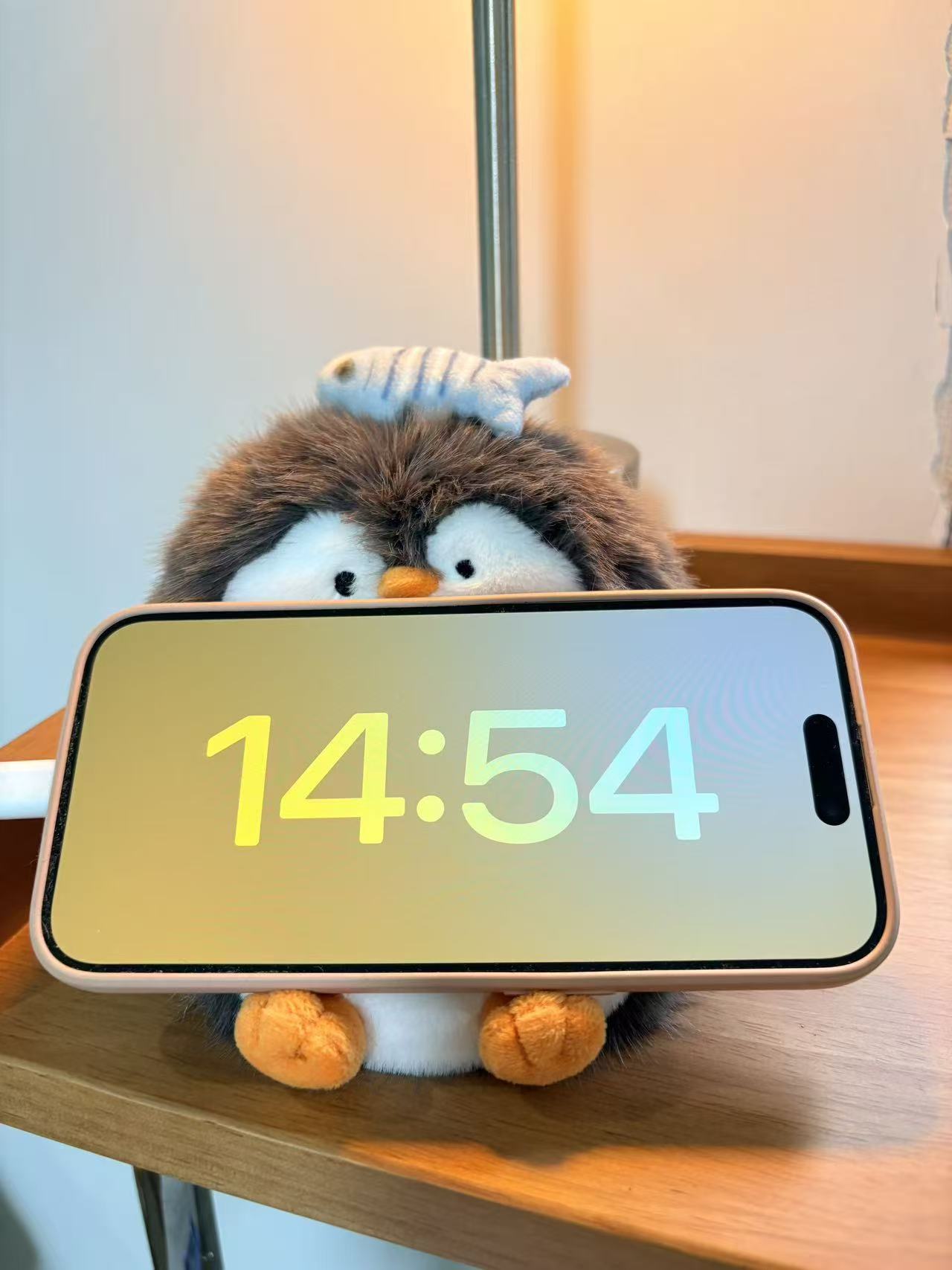 企鹅玩具2026可爱软萌礼物萌趣，摆放手机定格温馨时光！