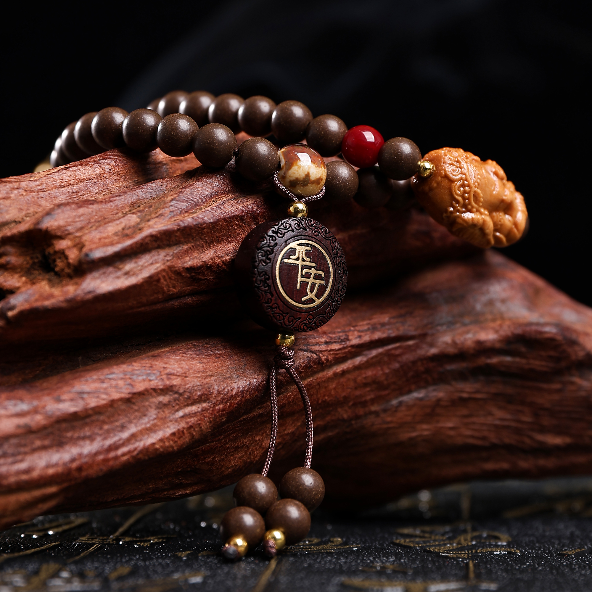 Double-ring dragon salivation bracelet Application Scenario
