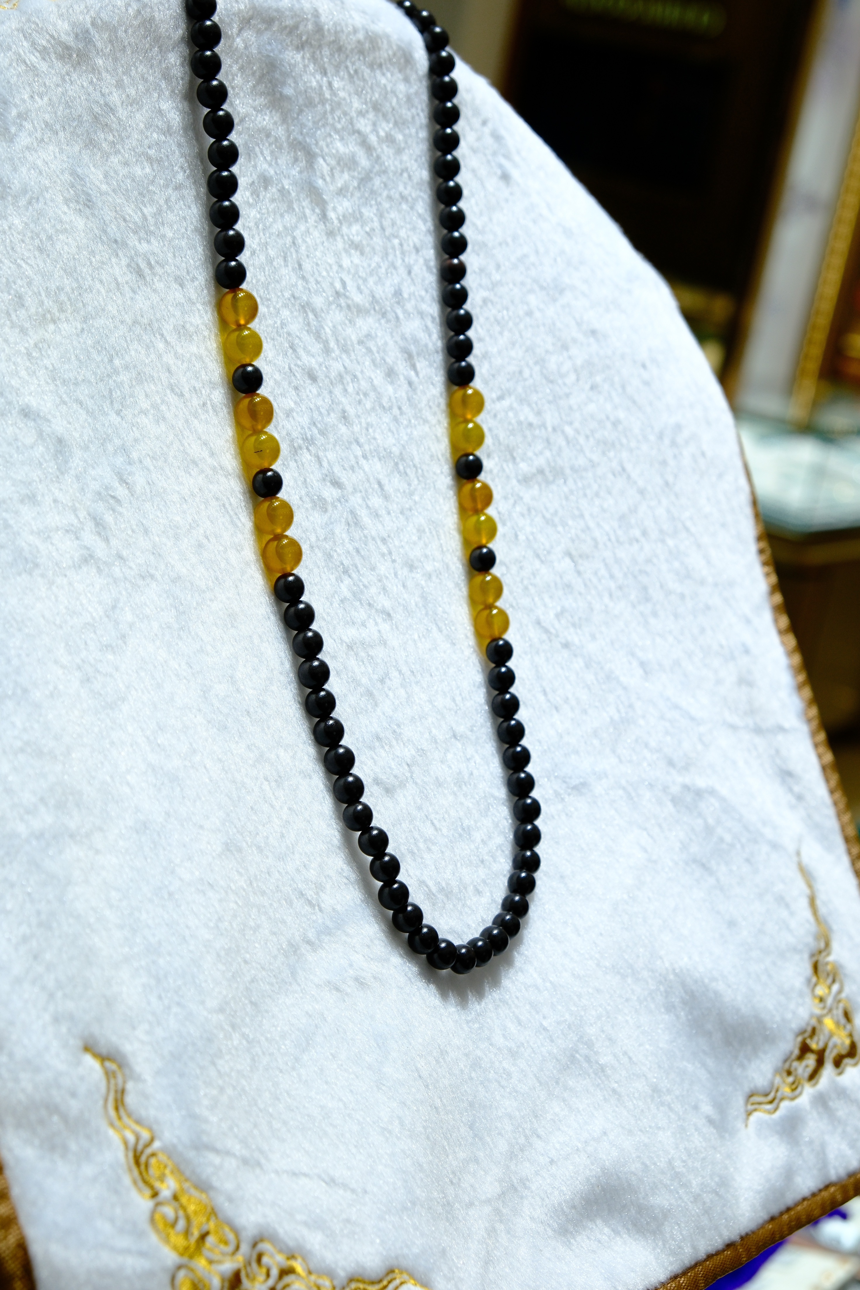 黑檀木8mm黄玛瑙珠串