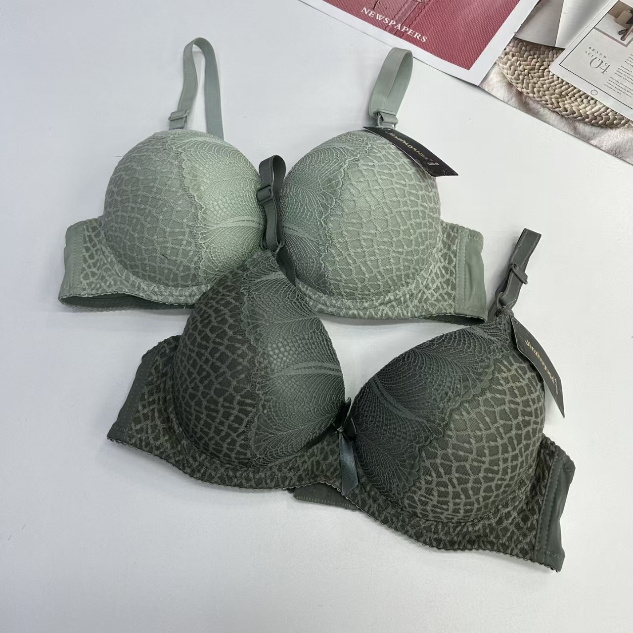 JZY-1725# Women's bra for export to the Middle East and Africa, large-sized thickened lace embroidered bow with steel rims, romantic bra QNI details Picture