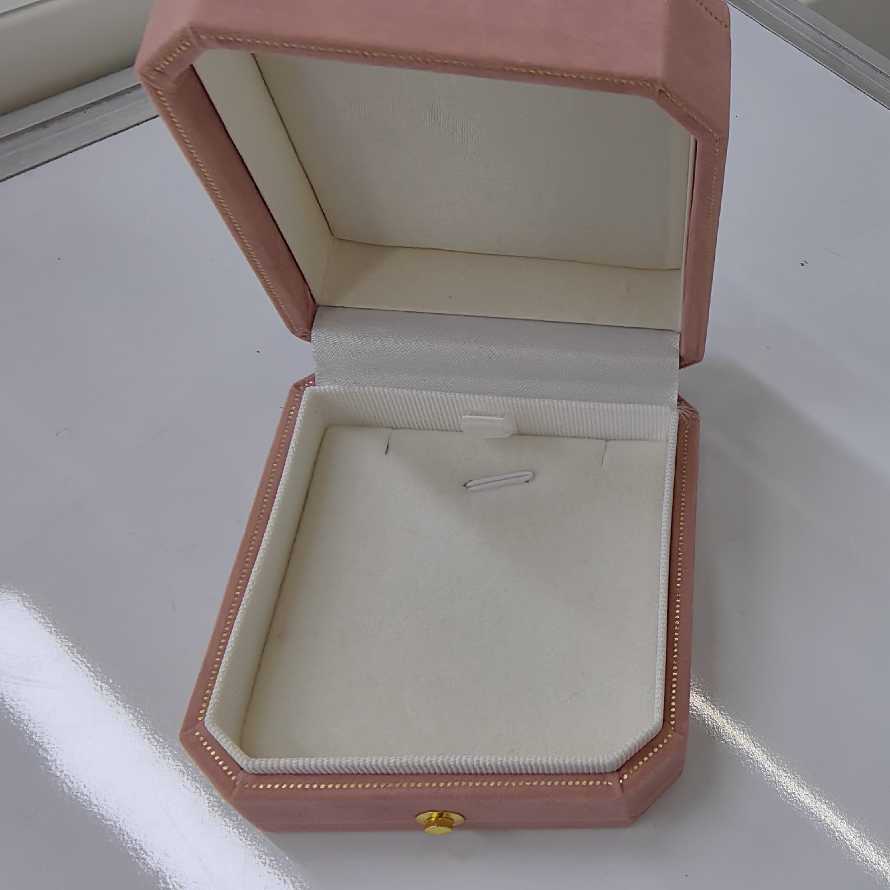 Caja de joyas de gamuza rosa tarjeta de adorno caja de brocheta de mano almacenamiento de joyas caja de almacenamiento de acrílico forrado Specification image