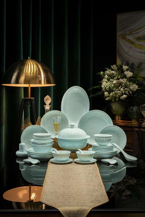 60头景德镇骨瓷餐具套装