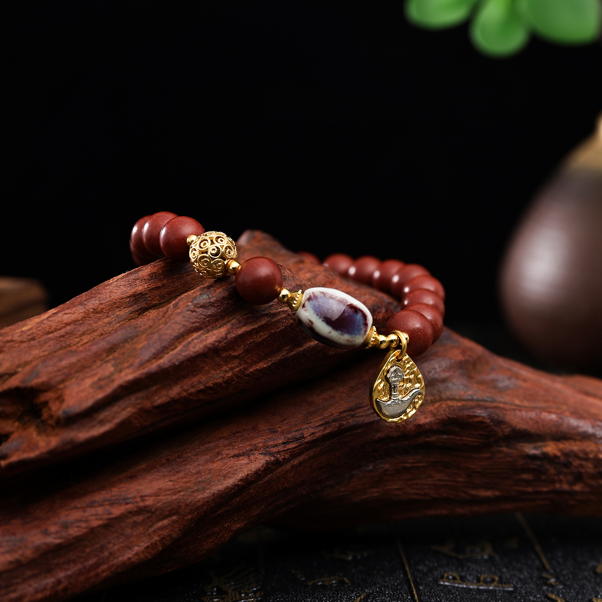 The single-loop bracelet with flower stamens is absolutely beautiful Specification image