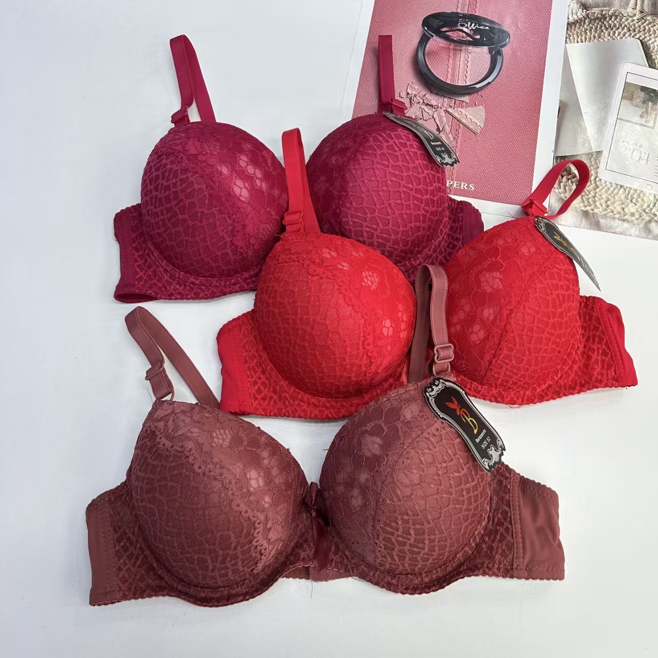 JZY-1724# Women's bras are exported to the Middle East and Africa. They are large-sized, thickened lace bows with steel rims. QNI romantic bras Item Picture