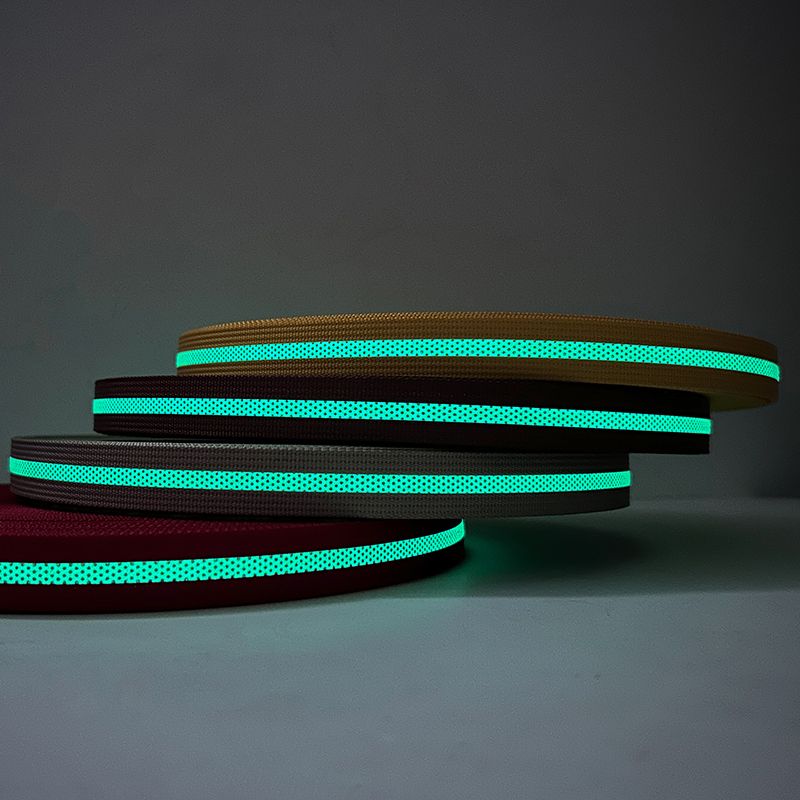 American textured webbing, polyester plain webbing, one-third interlaced color night reflective color tape, customizable, factory direct supply Application Scenario