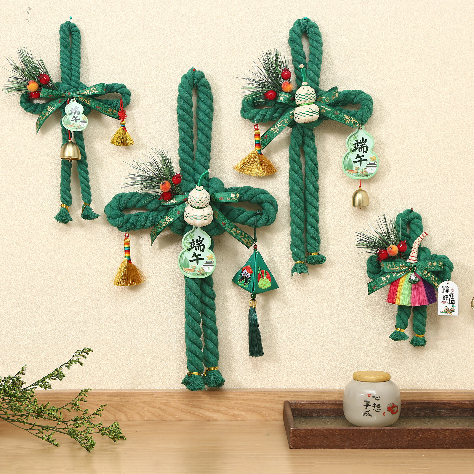 Fabric products, venue decoration props, shape cards, graduation happiness fluorescent knots, religious wind lanterns, balloon rolls, dot glue, Medieval period, graduation happiness bows, religious wind lanterns, medieval balloon rolls, dot glue detail image 5