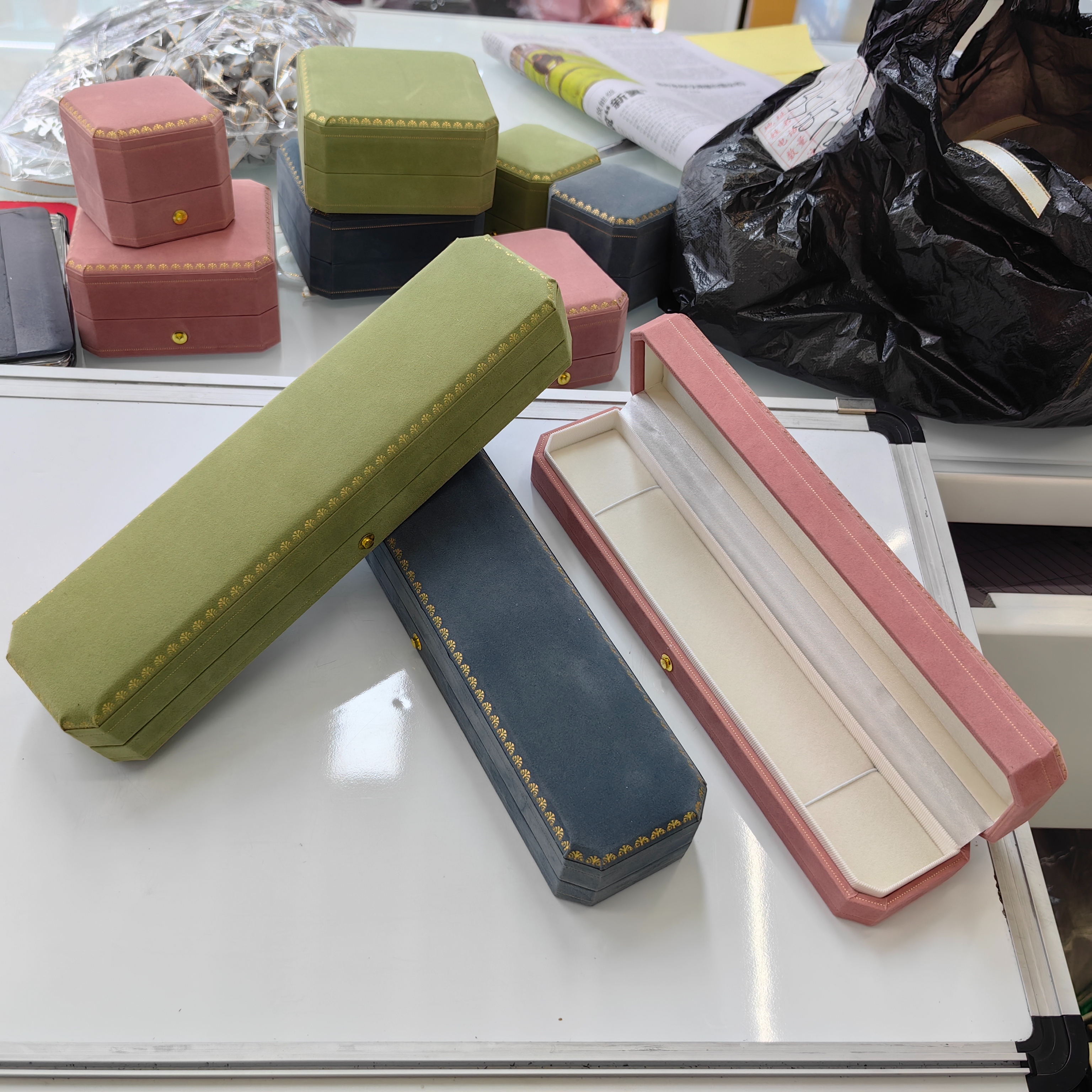 透明珠宝盒首饰收纳盒饰品首饰盒内衬防尘大容量简约设计珠宝收纳