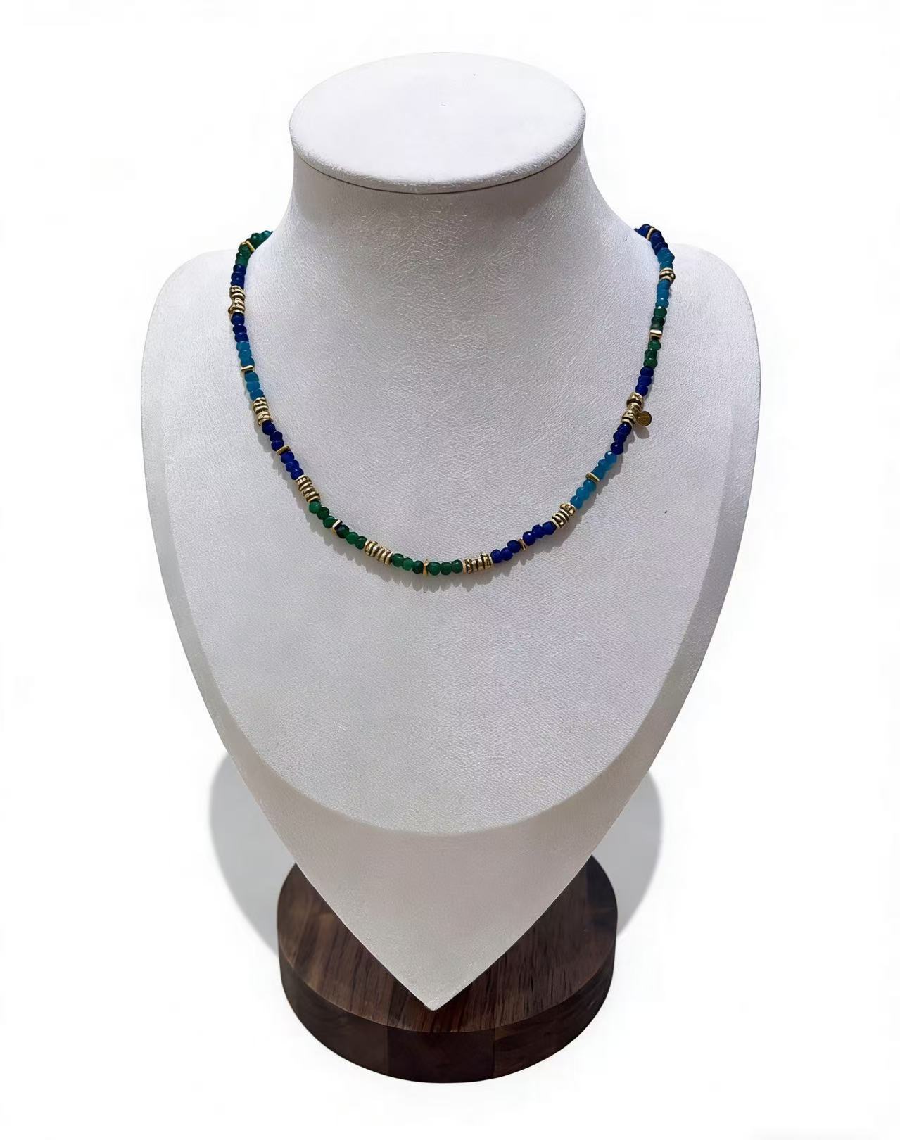 天然蓝绿碎彩石手工串珠颈链金属拼接设计轻奢气质颈饰