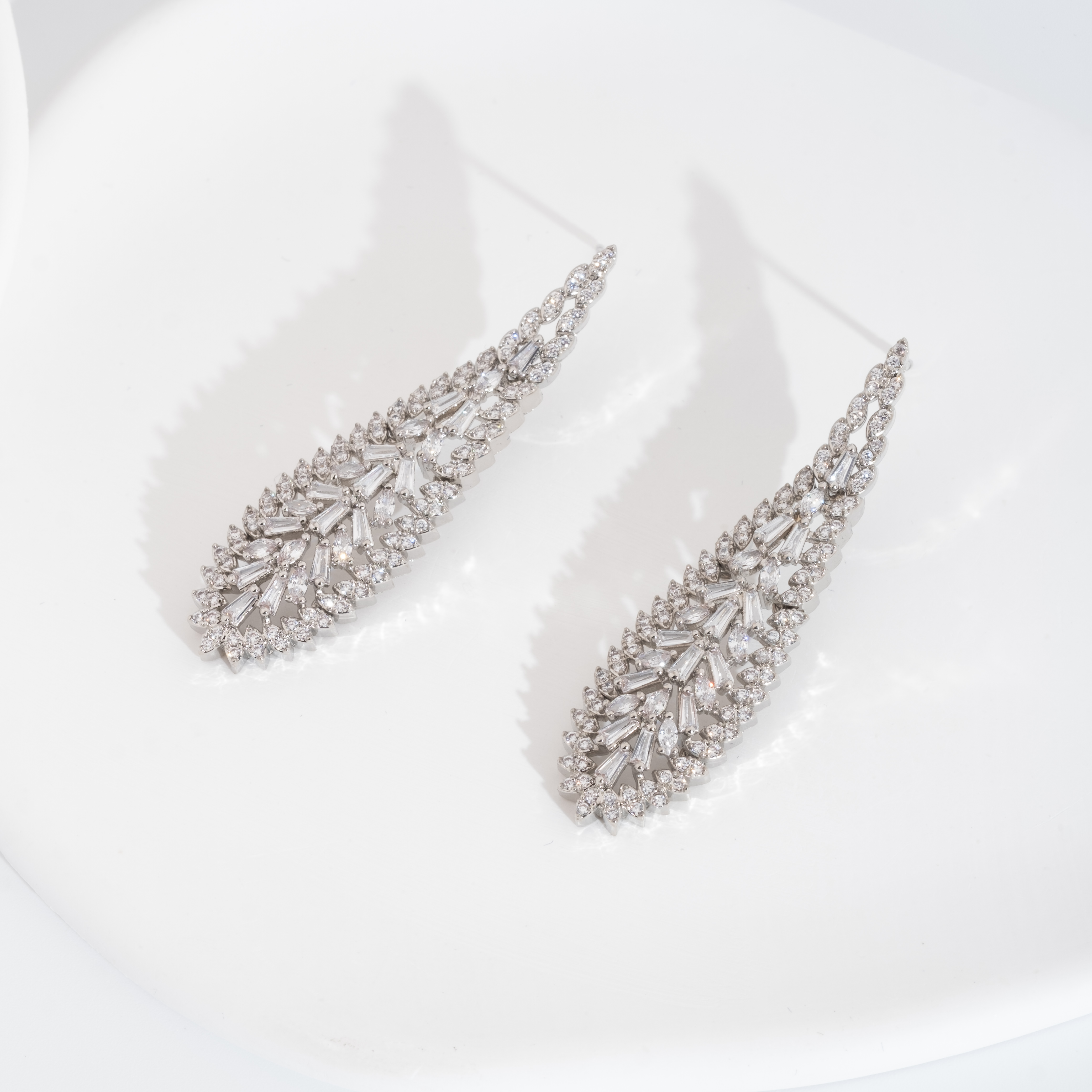 A set of luxurious and elegant earrings with sparkling cubic zirconia horse eye design is suitable for women to wear at weddings details Picture