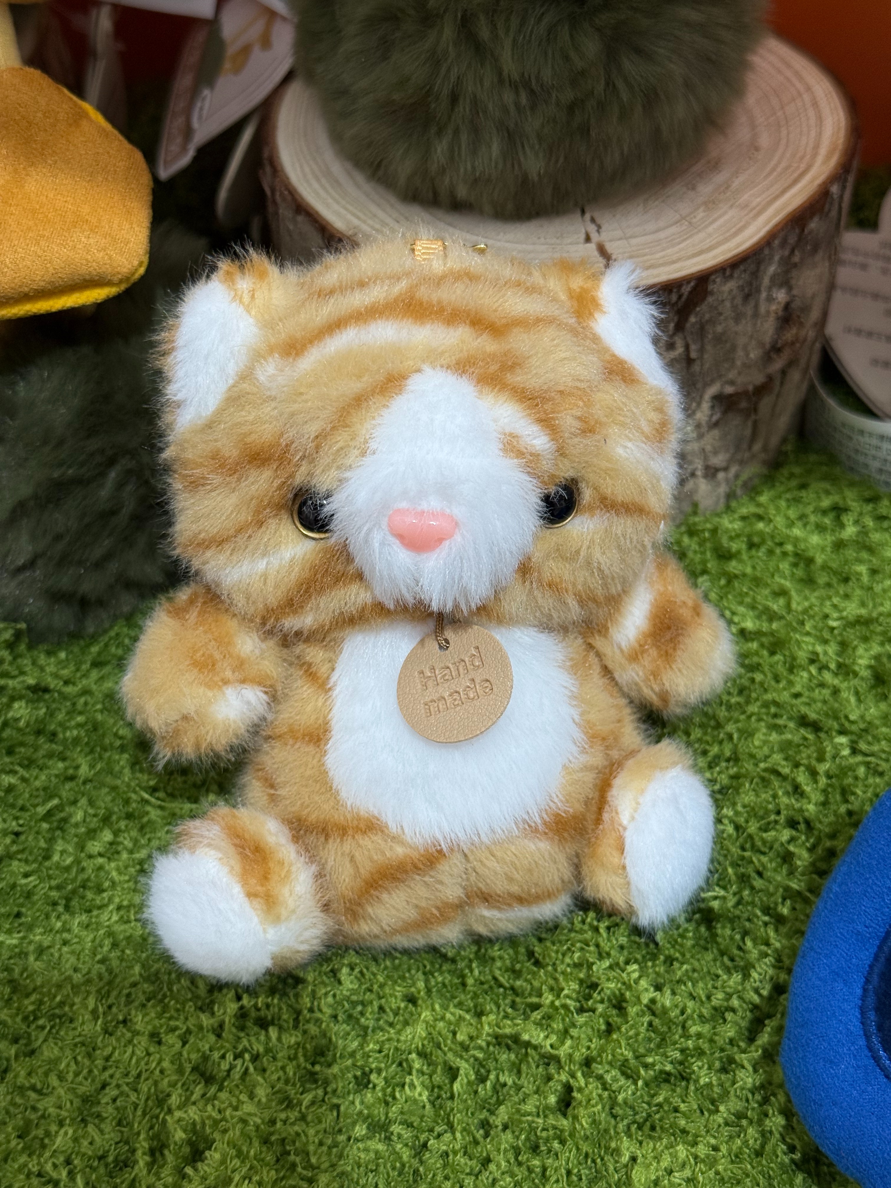 Creamy little cat plush pendant backpack with keychain and exquisite small pendant as a birthday gift details Picture