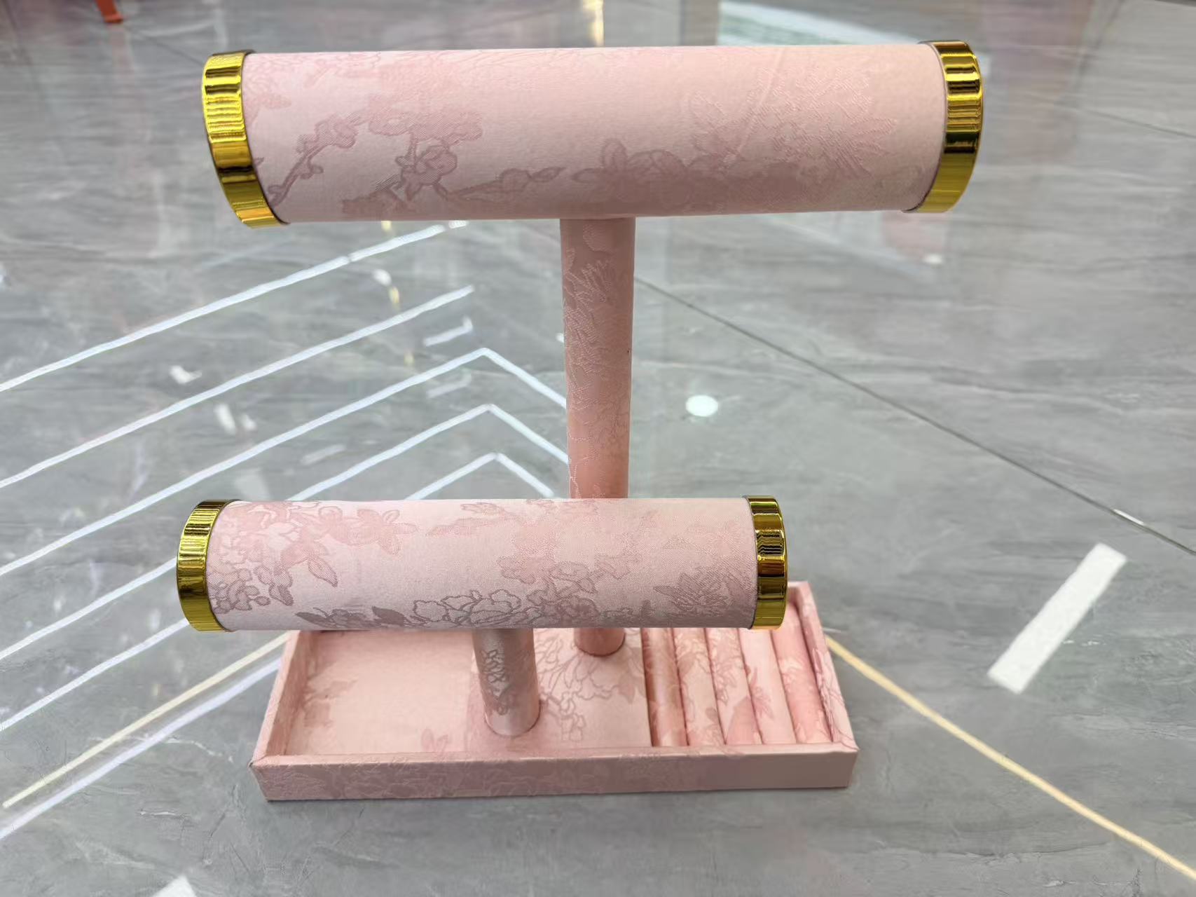 Pink patterned jewelry display stand, main storage display stand, shelf, model display stand, Dapeng display stand details Picture