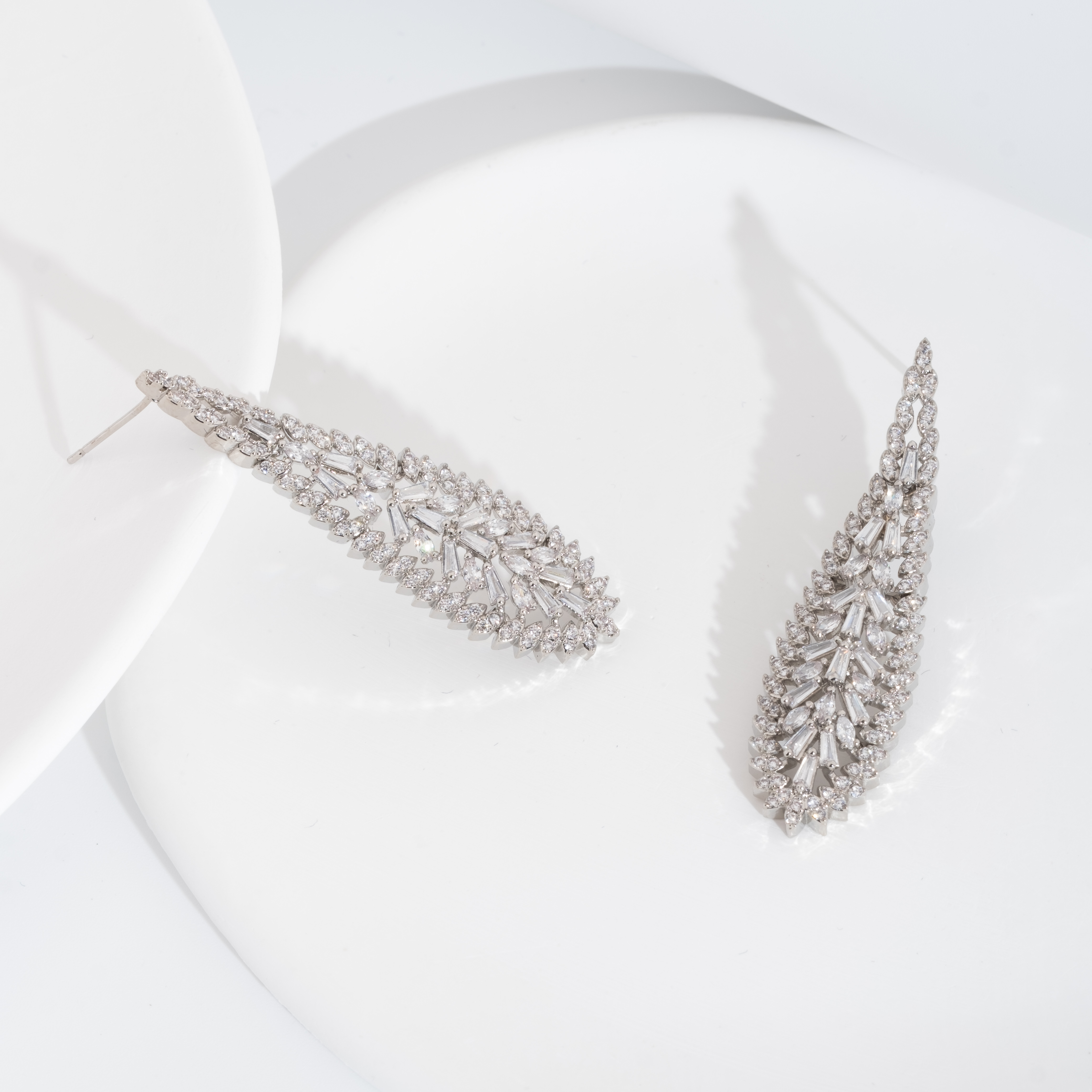 A set of luxurious and elegant earrings with sparkling cubic zirconia horse eye design is suitable for women to wear at weddings Application Scenario