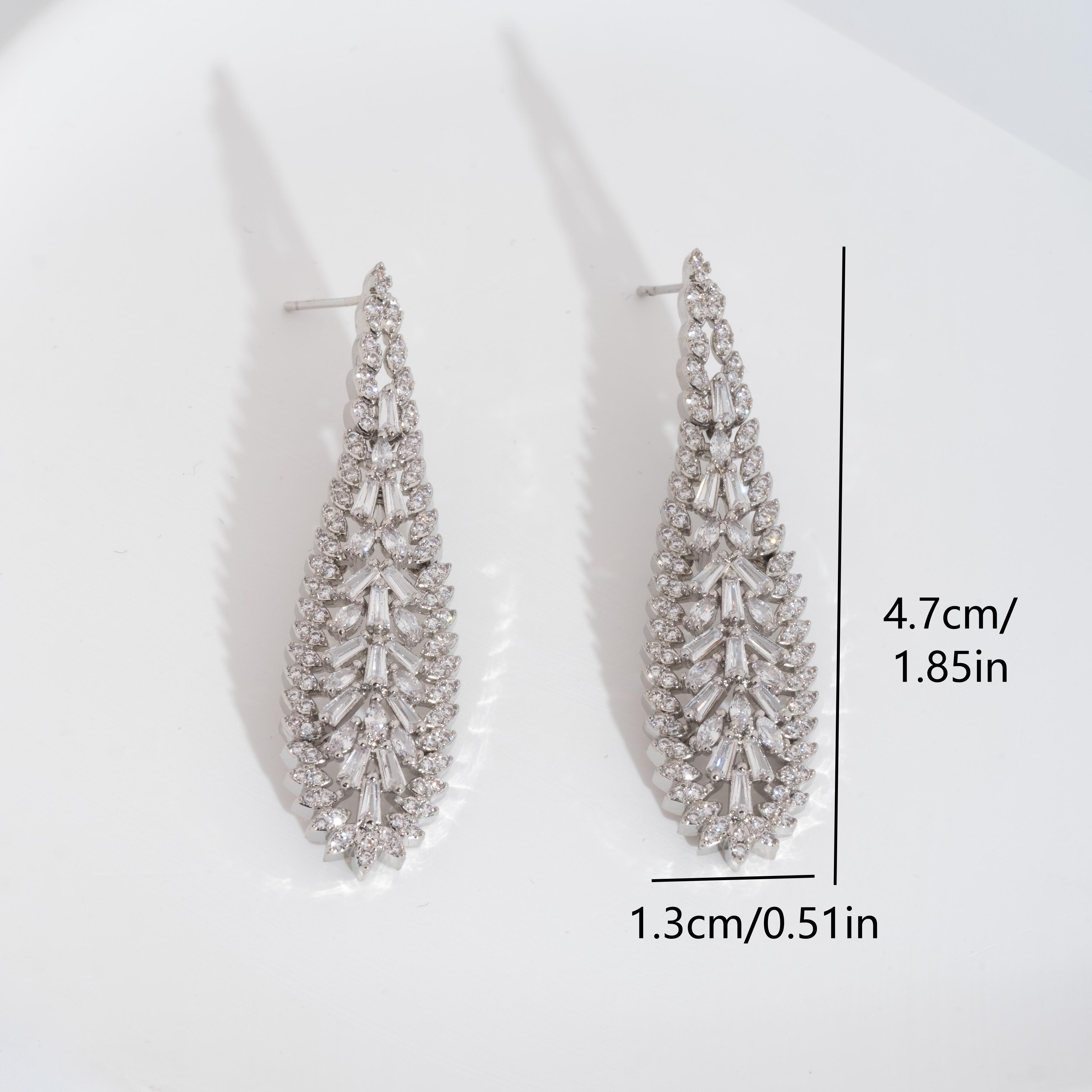 A set of luxurious and elegant earrings with sparkling cubic zirconia horse eye design is suitable for women to wear at weddings Item Picture
