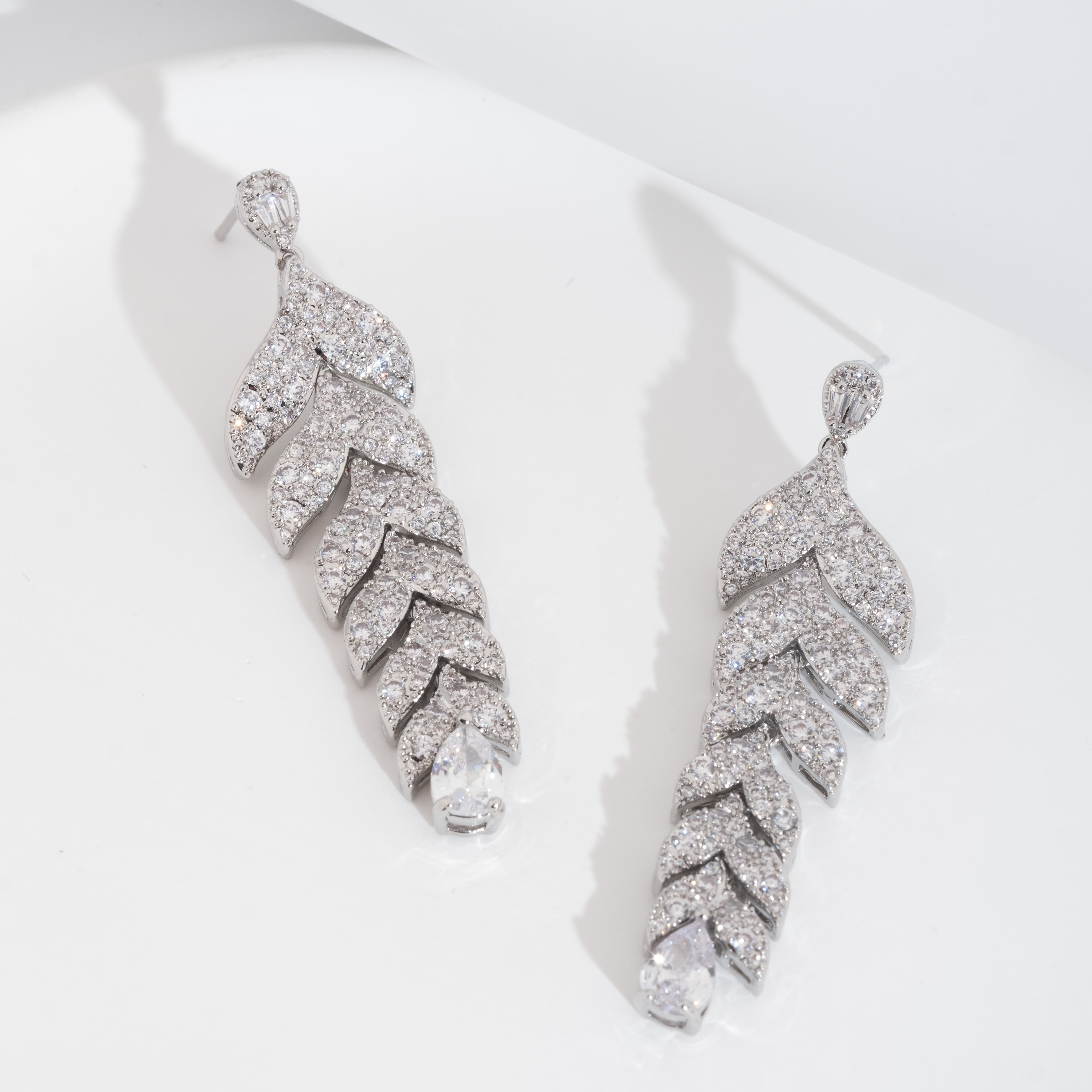 A set of luxurious and elegant earrings with a sparkling cubic zirconia wheat ear design is suitable for ladies to wear at their weddings details Picture