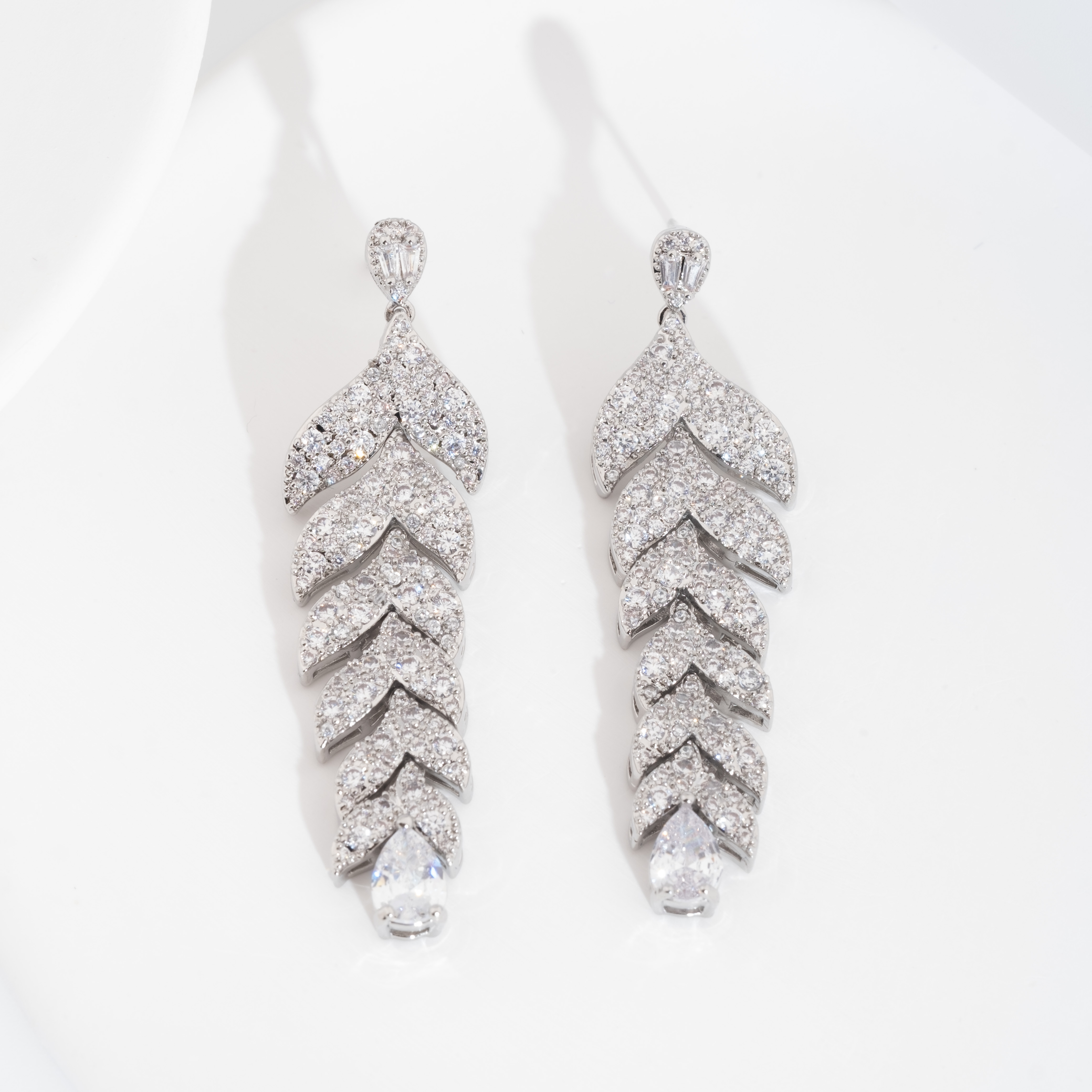 1套奢华优雅镶嵌闪耀立方氧化锆麦穗设计耳环适合女士婚礼佩戴