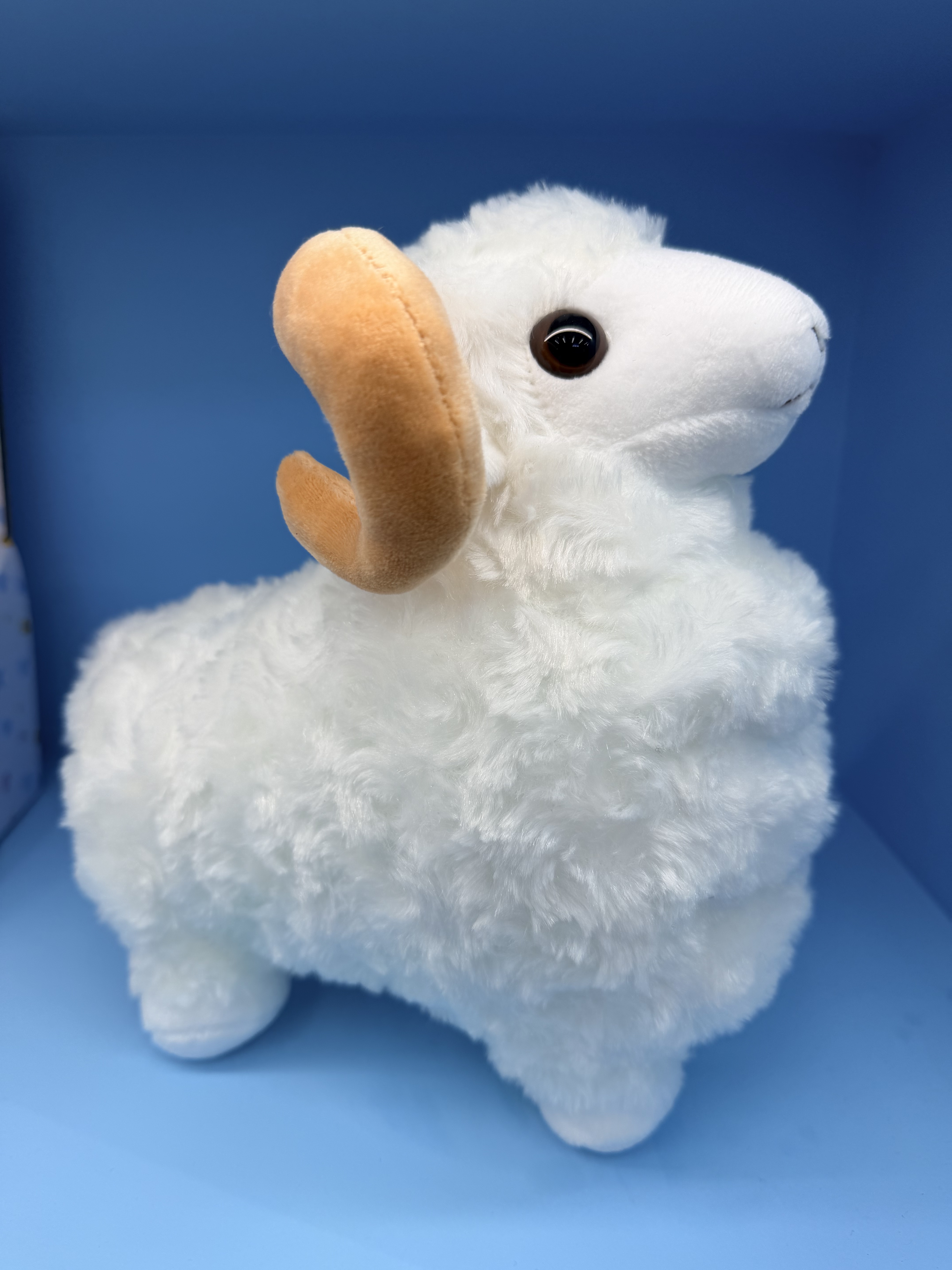 白色毛绒羊玩具批发定制毛绒玩具