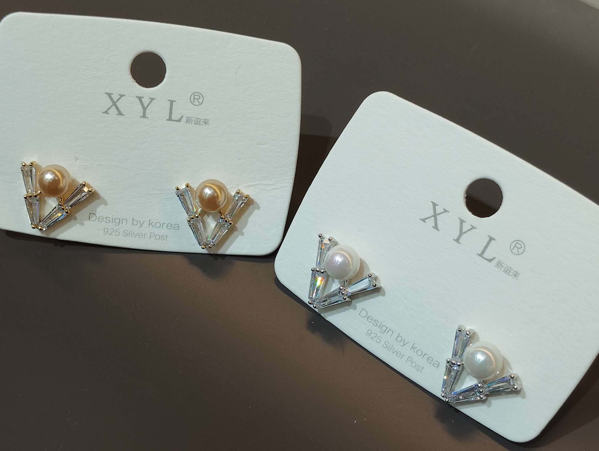 V字款耳环轻奢重工耳饰耳钉耳环细节图