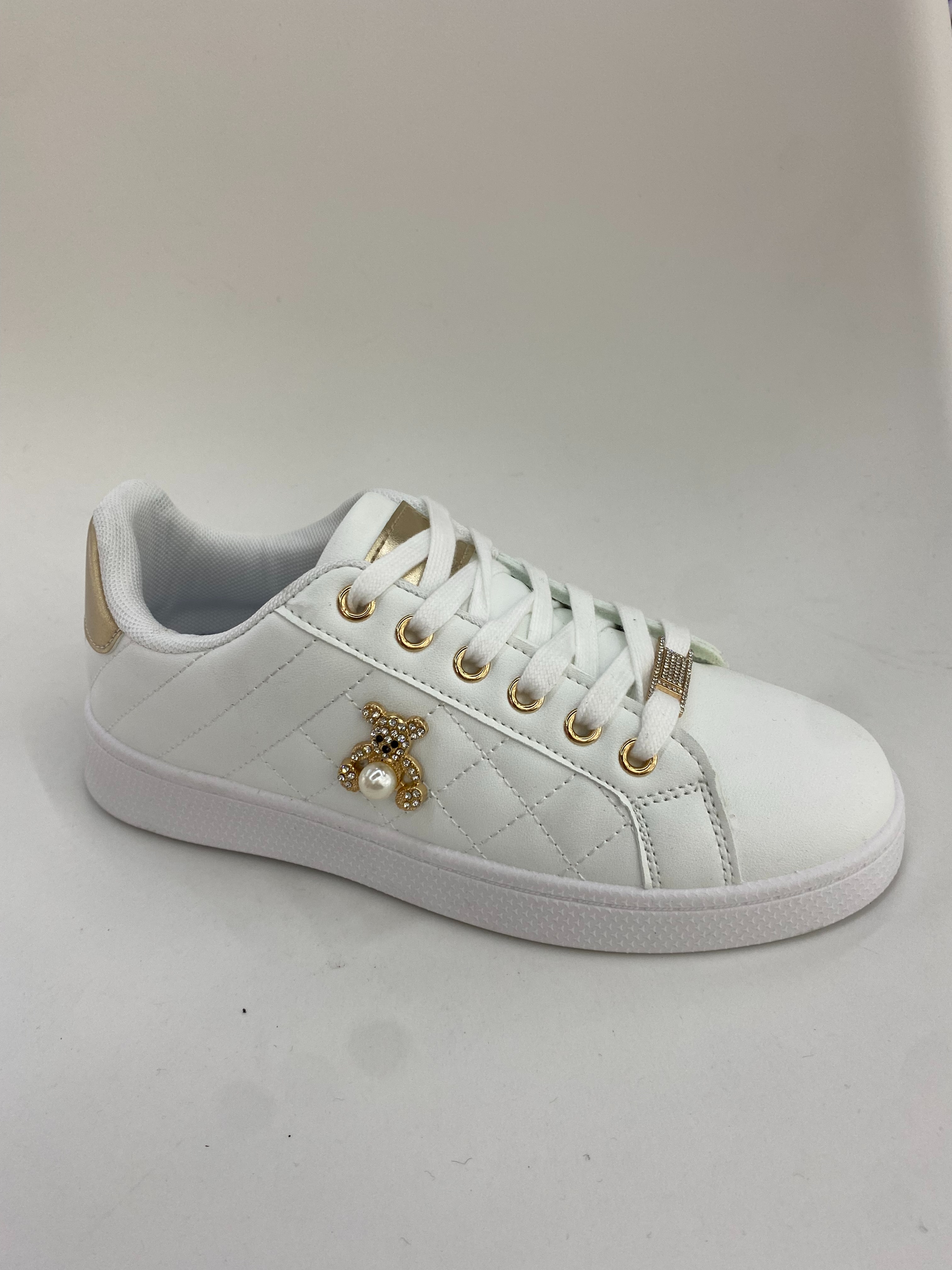The new white versatile sports shoes for women are casual for spring and summer full figure