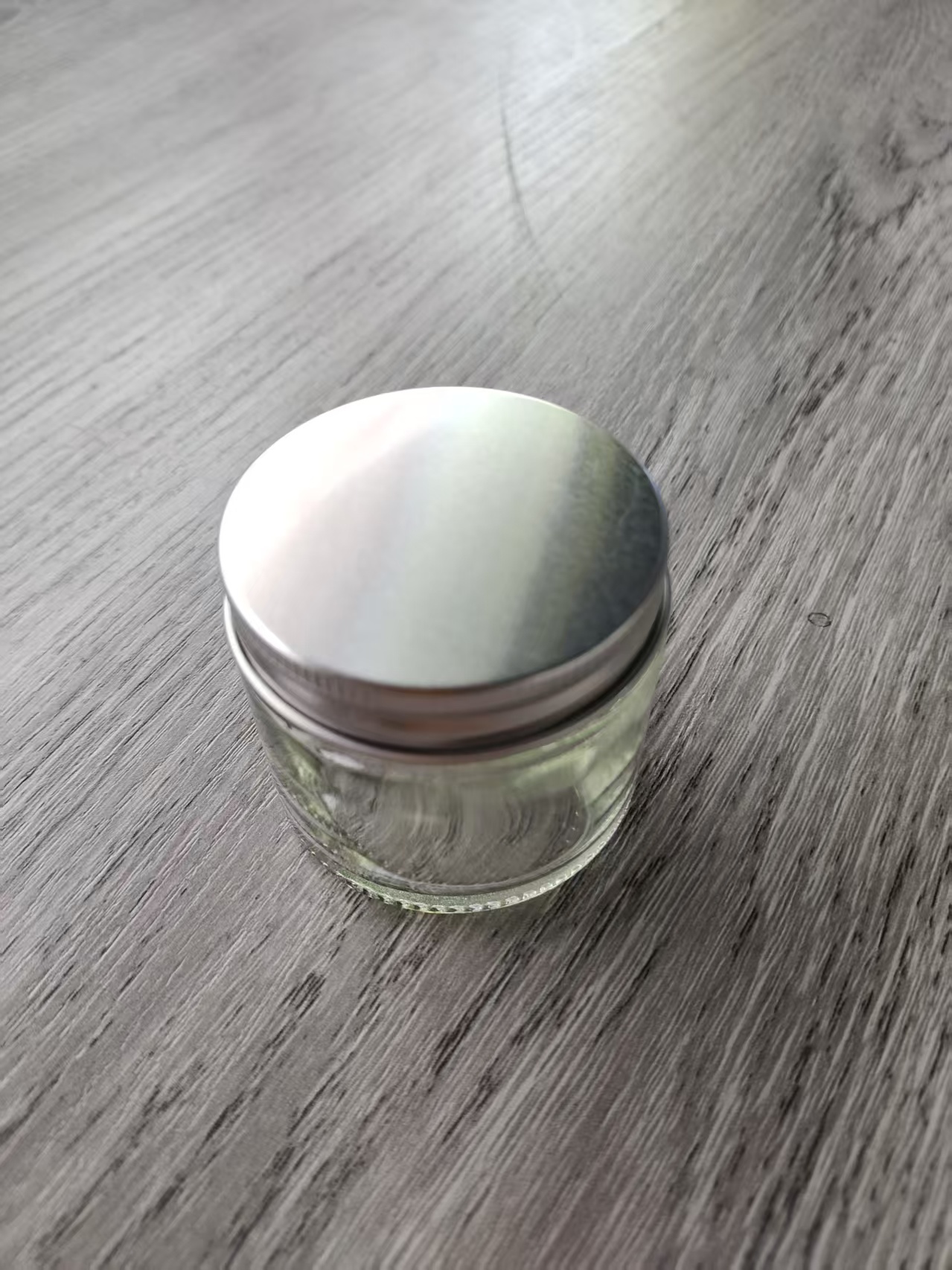 银盖透明玻璃瓶