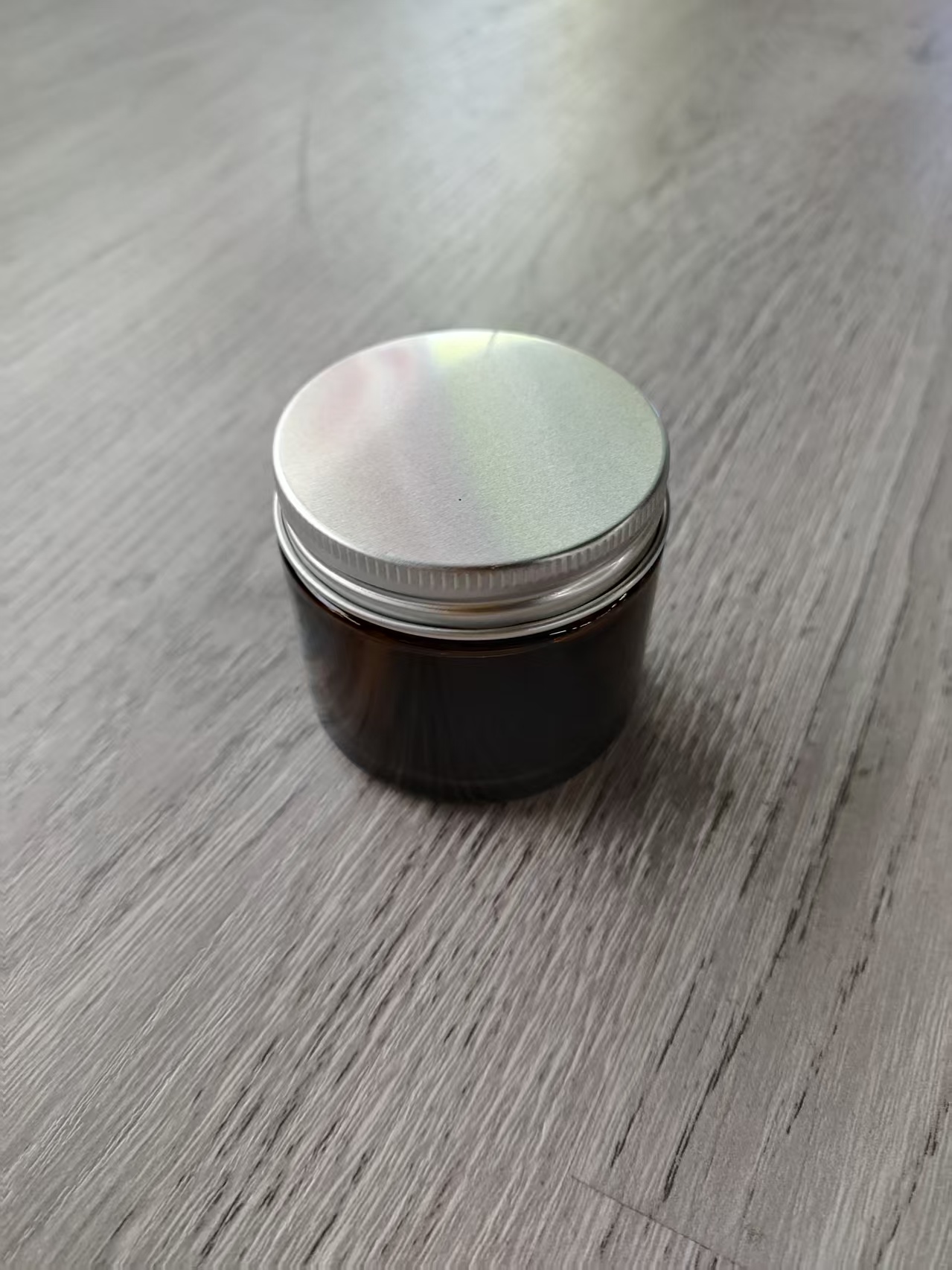 银盖玻璃瓶